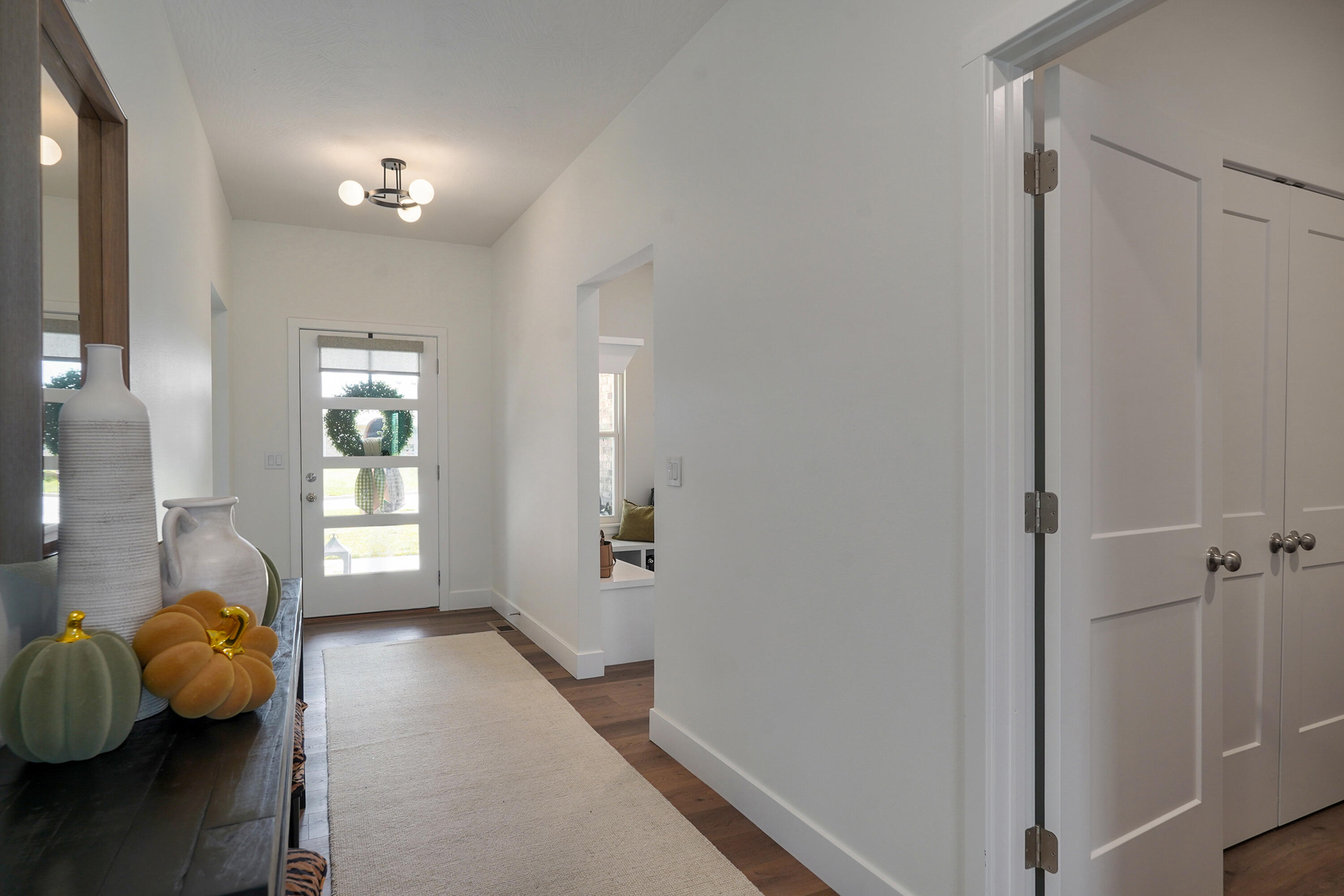 1065 West Gaslight Drive Property Photo 6