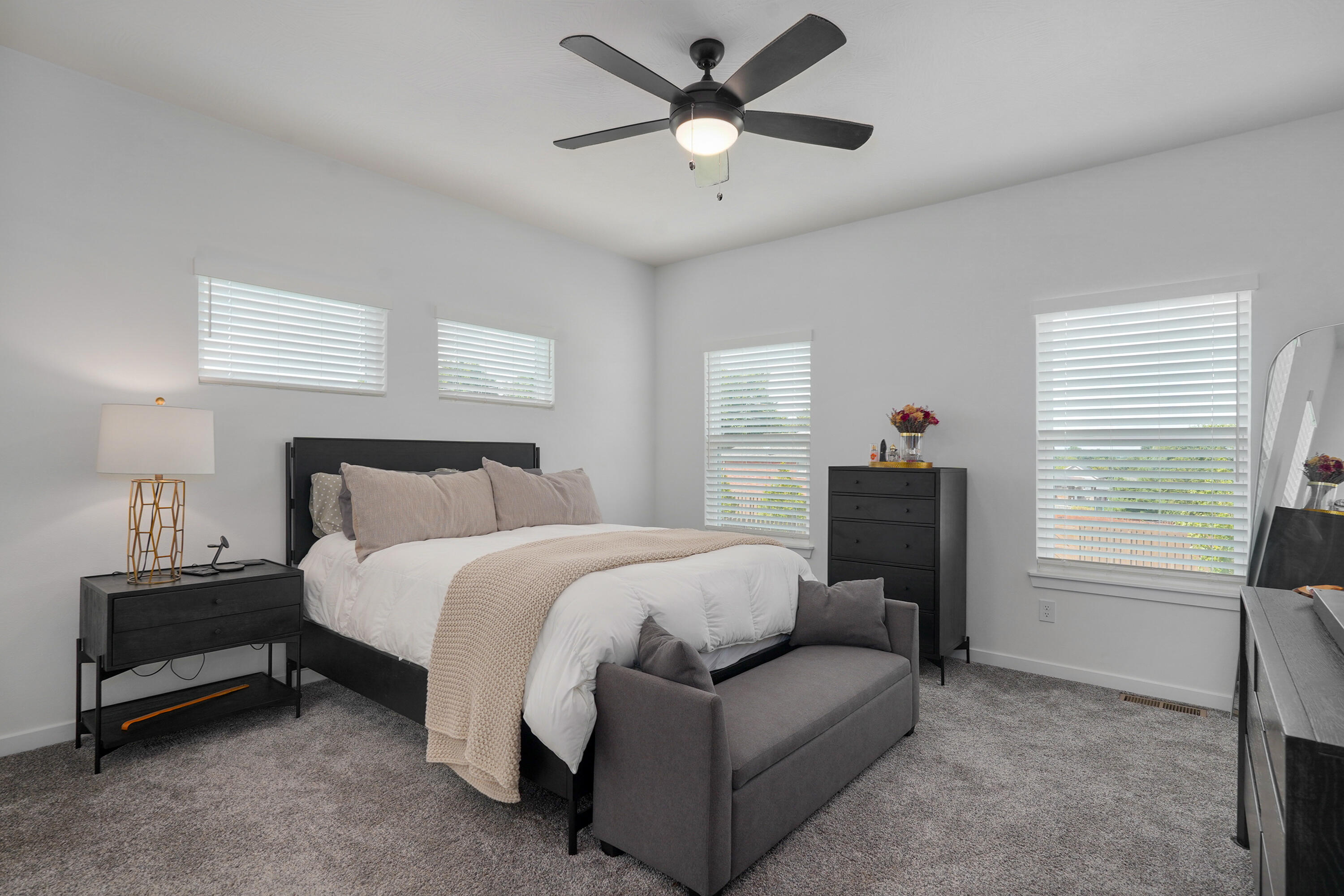 1065 West Gaslight Drive Property Photo 19