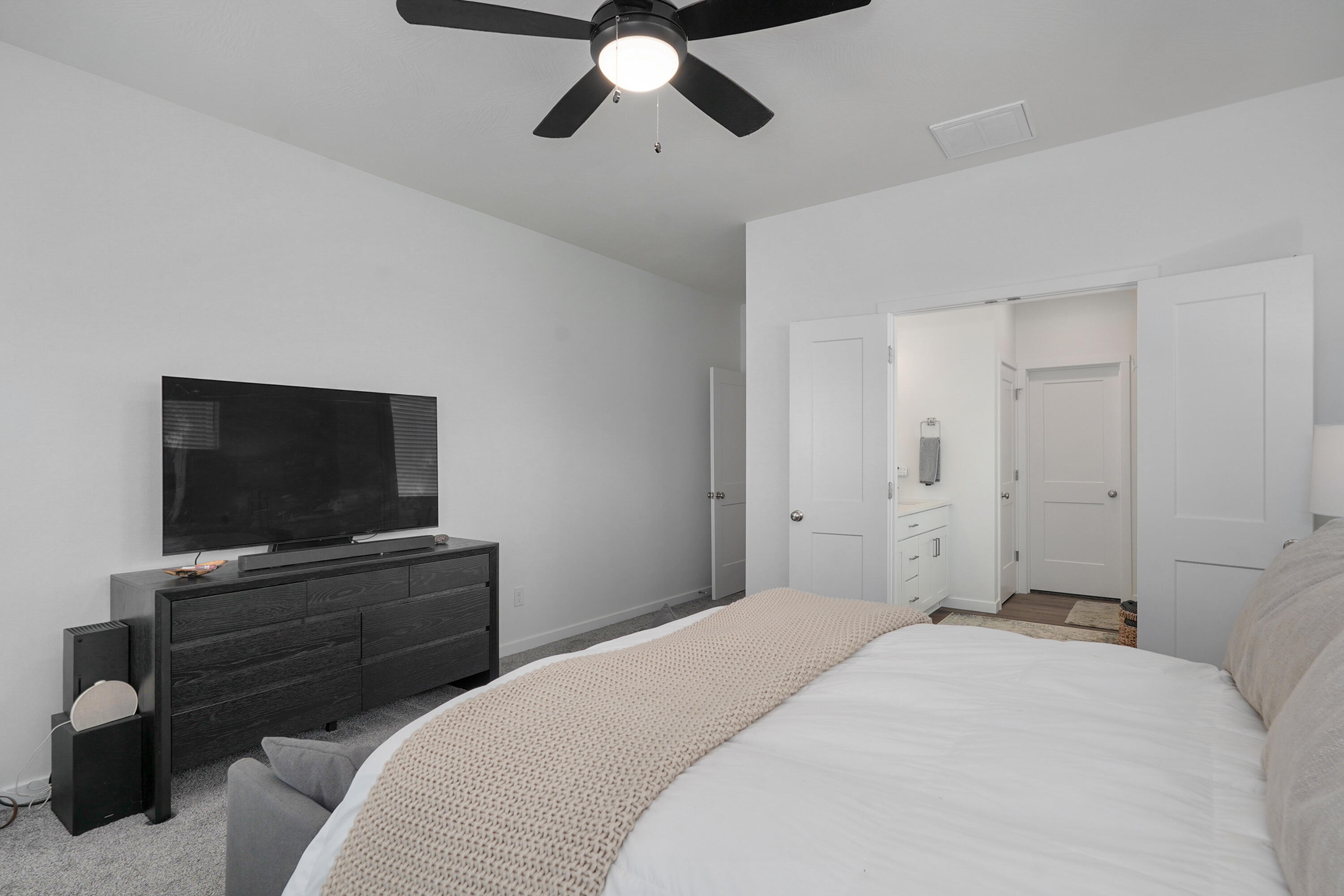 1065 West Gaslight Drive Property Photo 20