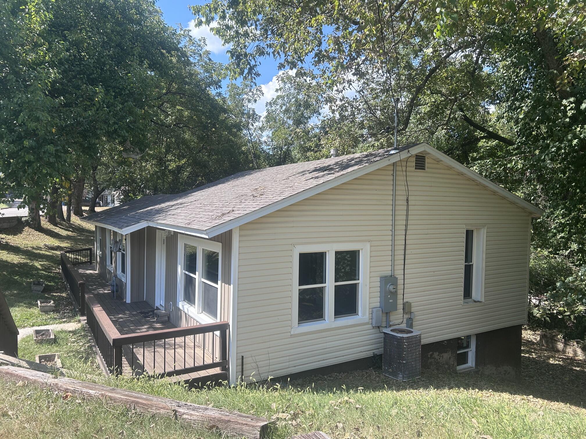 311 East Jackson Street Property Photo 4