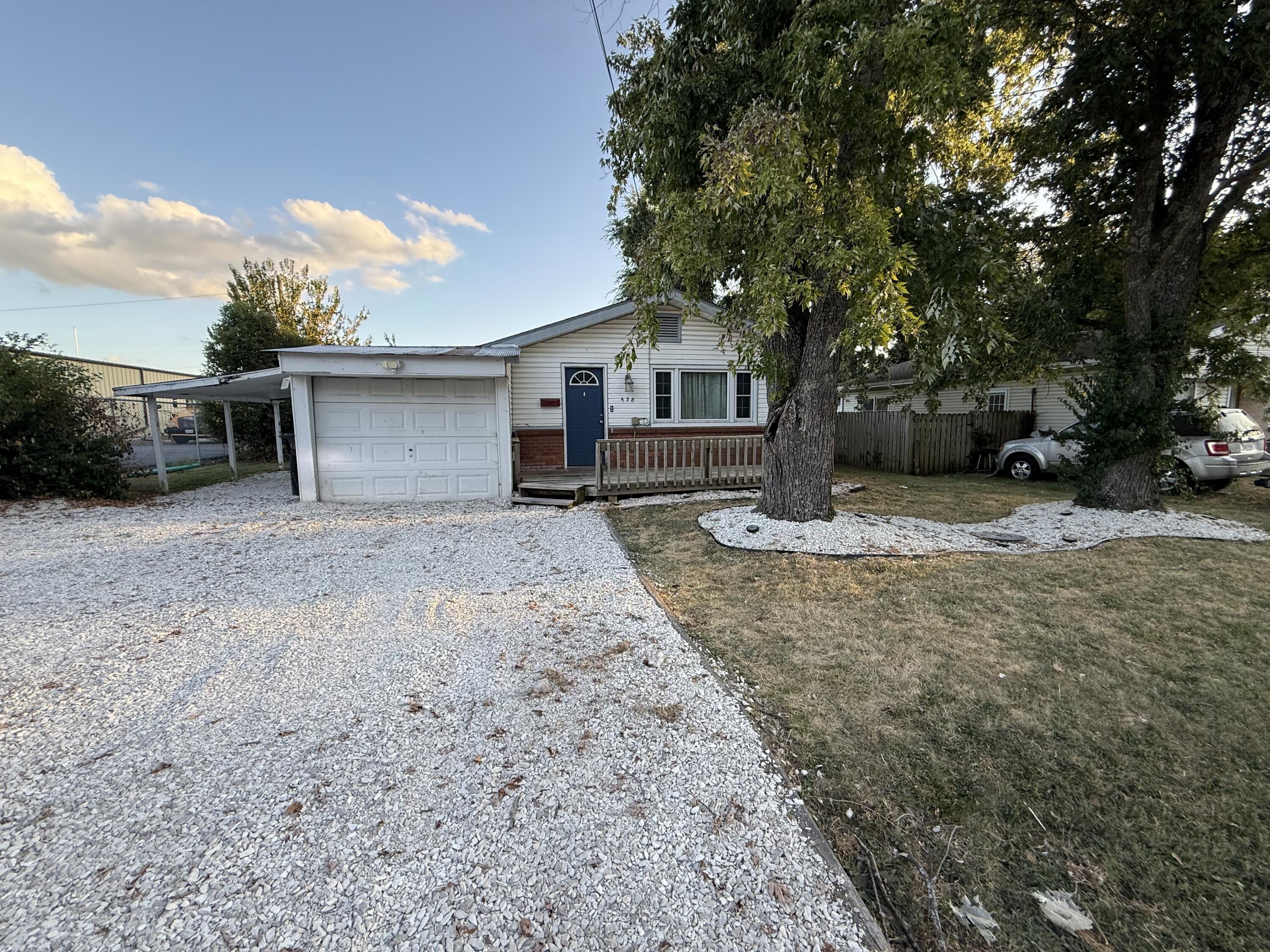 438 East Madison Street Property Photo 2