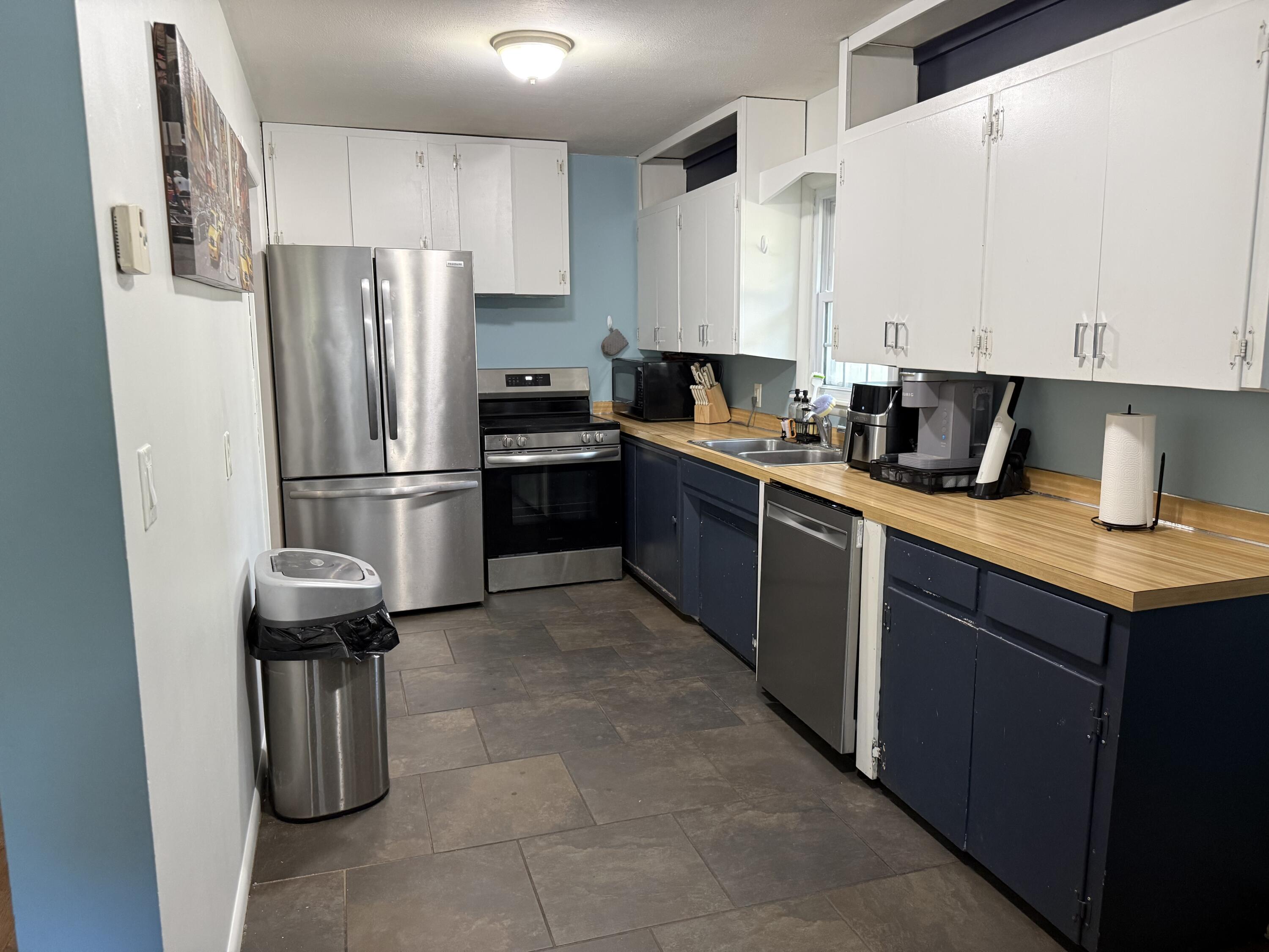 438 East Madison Street Property Photo 7
