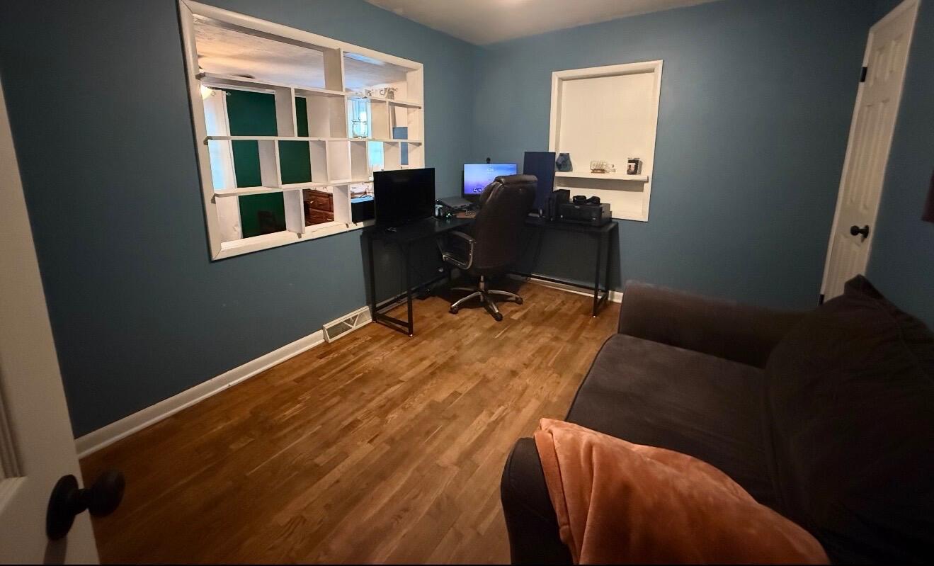 438 East Madison Street Property Photo 9
