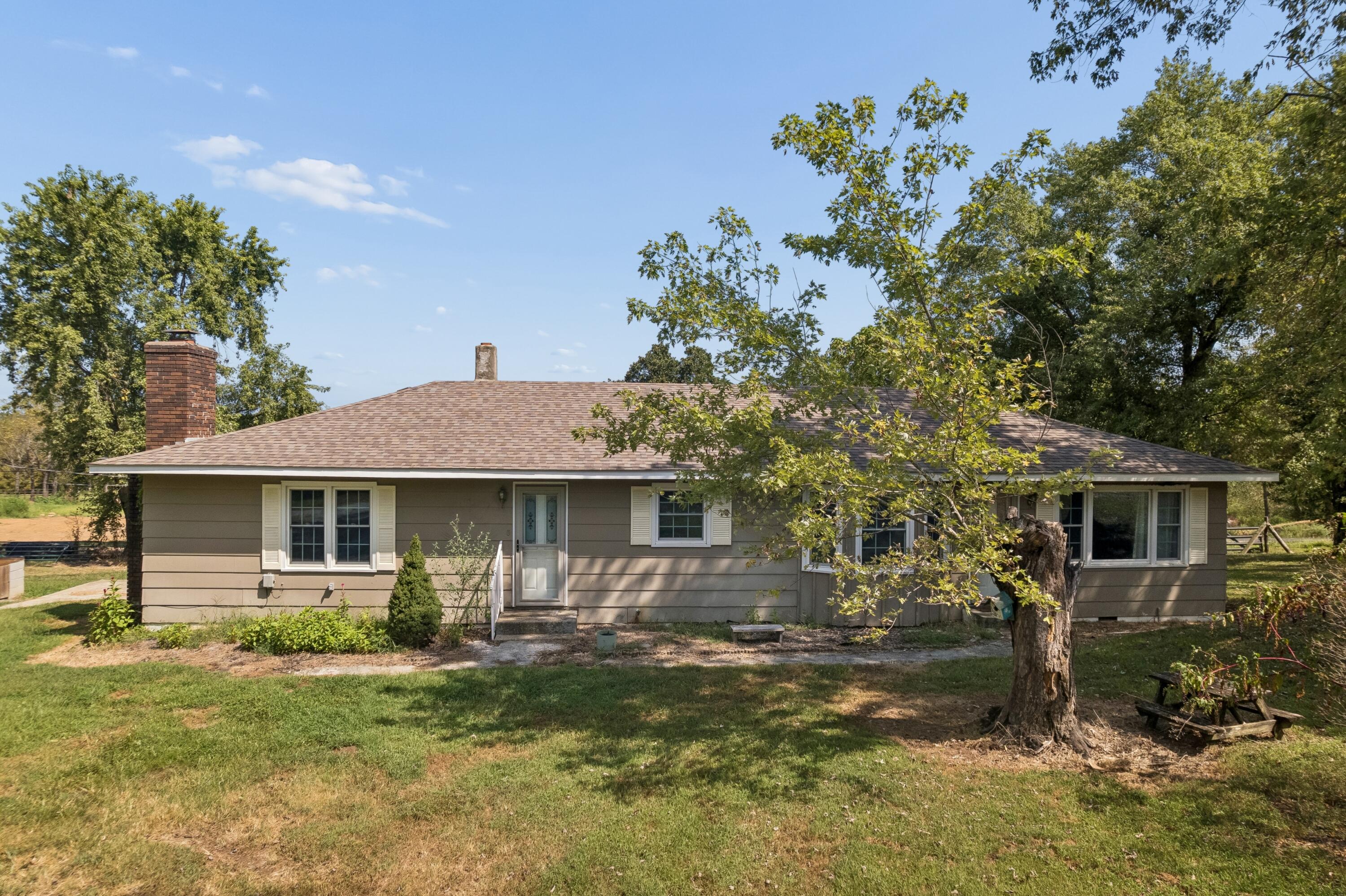 401 Southeast Highway W Property Photo 2