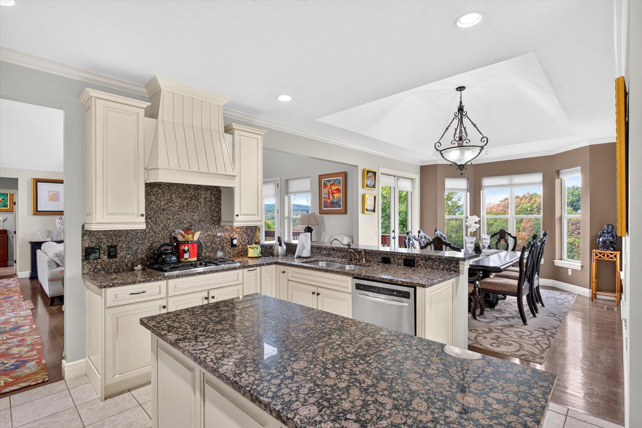 907 Mills Hollow Road Property Photo 13
