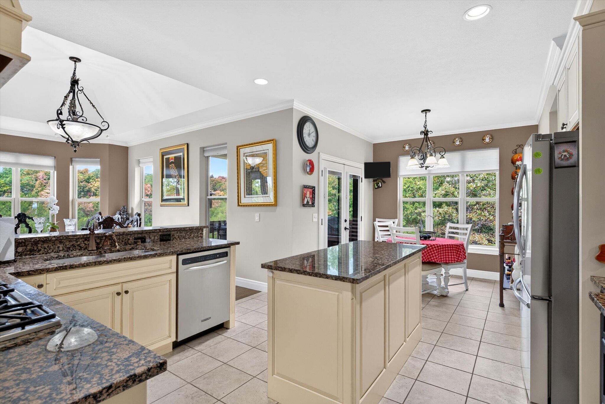 907 Mills Hollow Road Property Photo 15