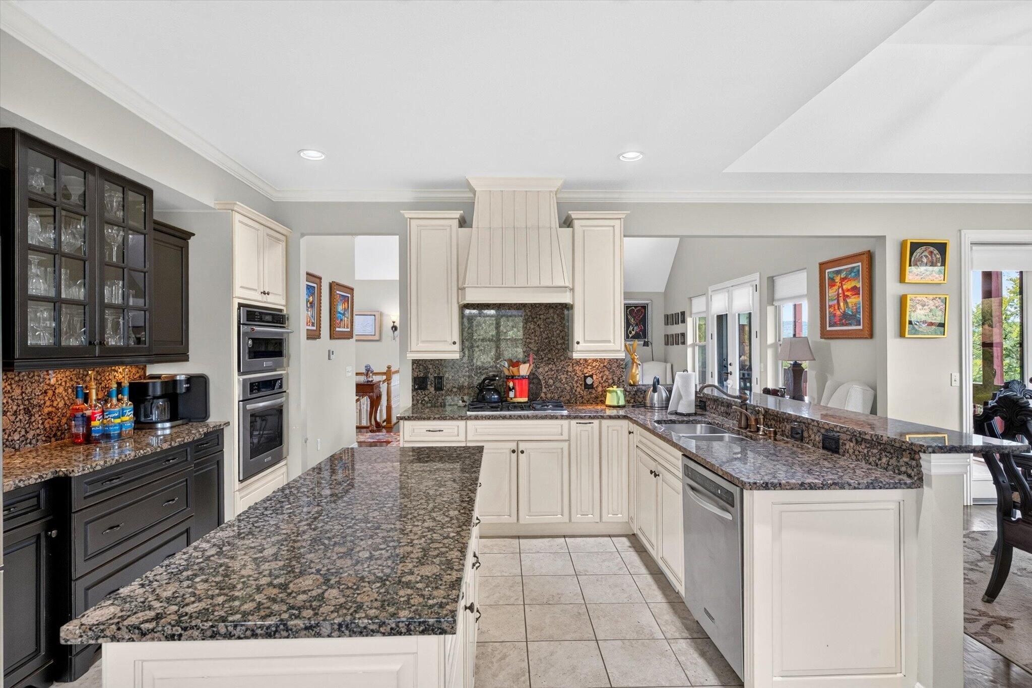 907 Mills Hollow Road Property Photo 16