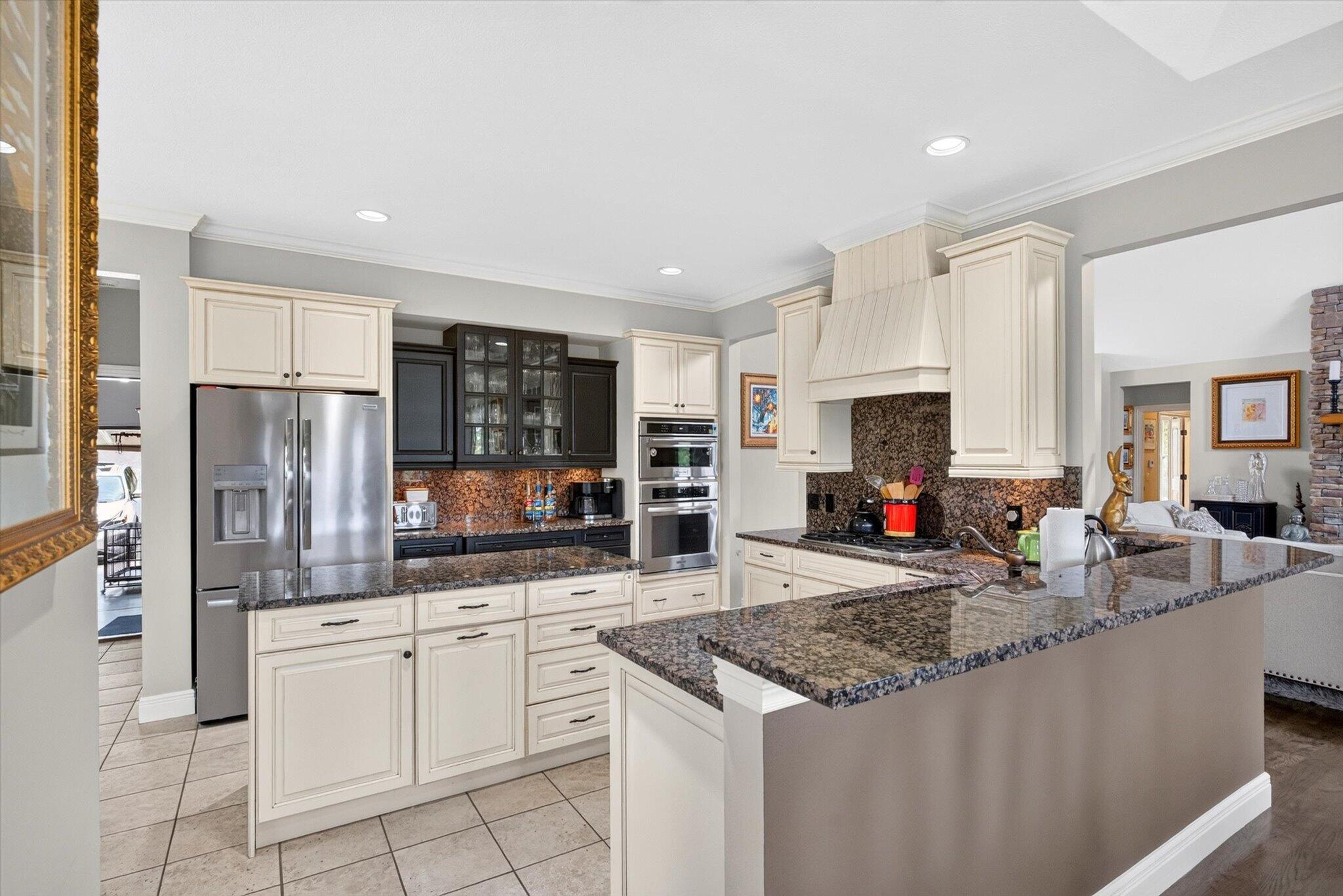 907 Mills Hollow Road Property Photo 17