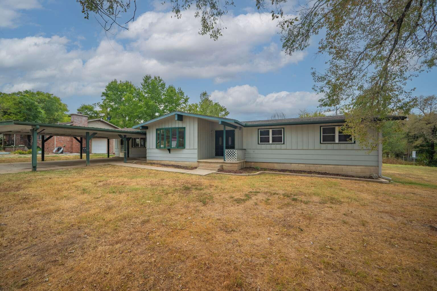 632 Manning Drive Property Photo 3