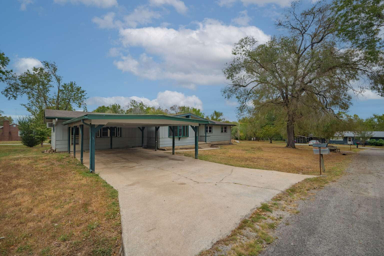 632 Manning Drive Property Photo 4
