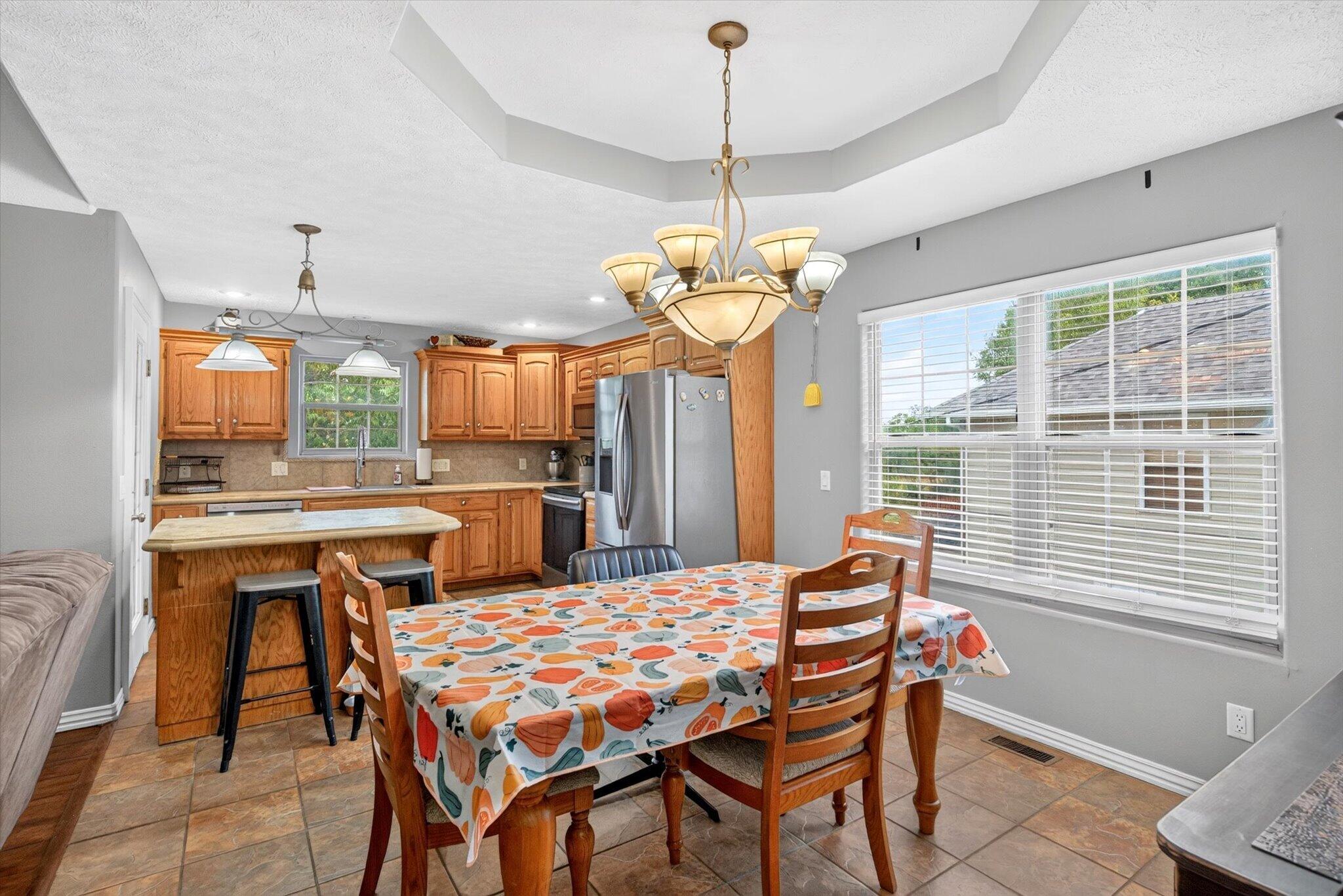 608 South Cully Avenue Property Photo 11
