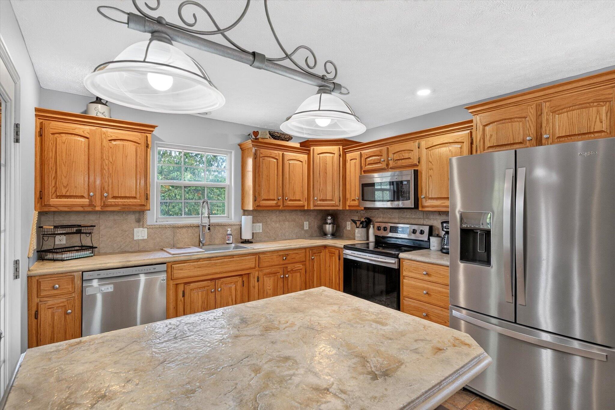 608 South Cully Avenue Property Photo 12