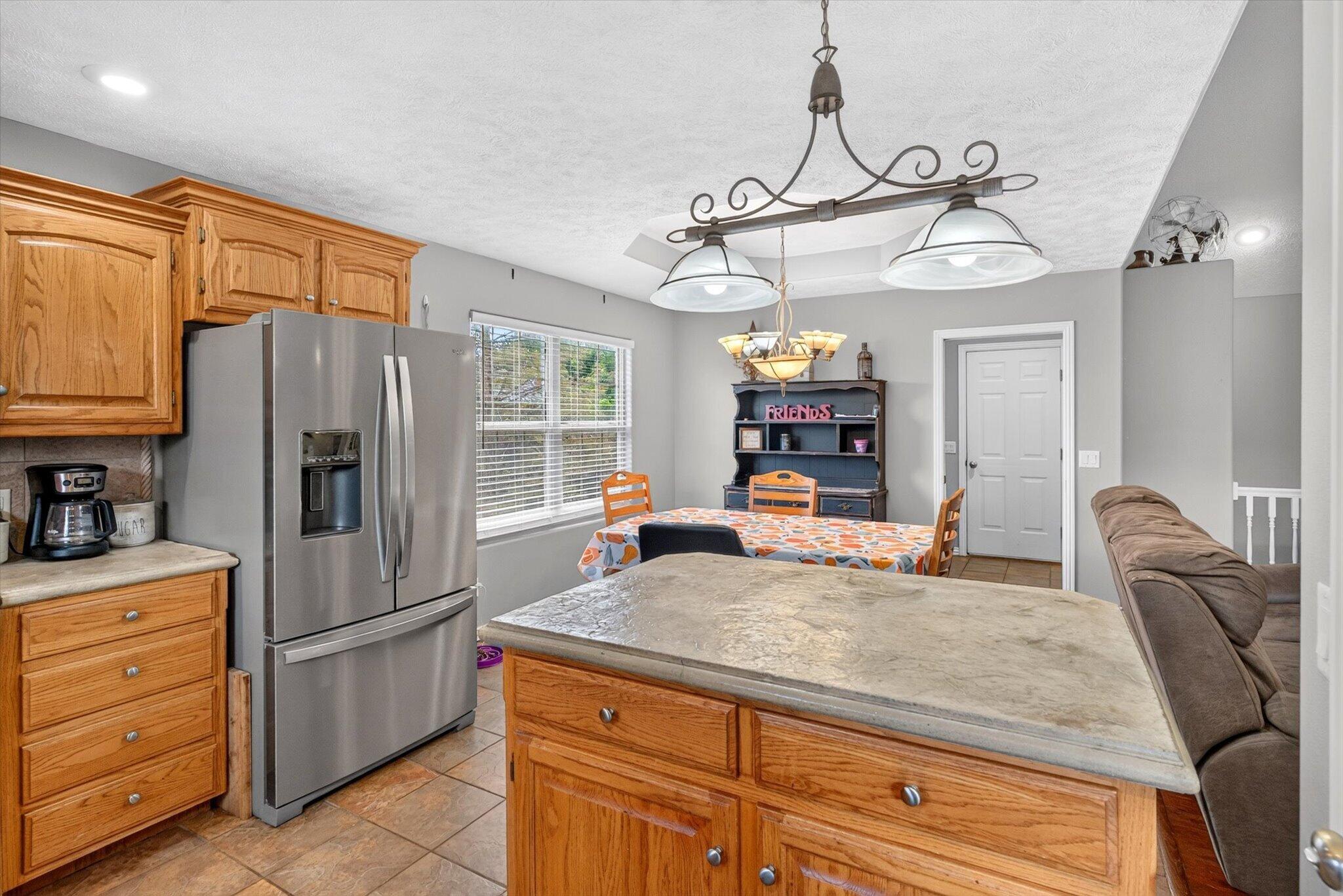 608 South Cully Avenue Property Photo 14