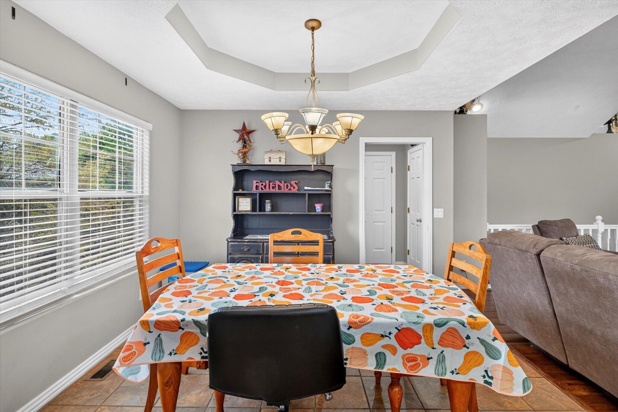 608 South Cully Avenue Property Photo 15