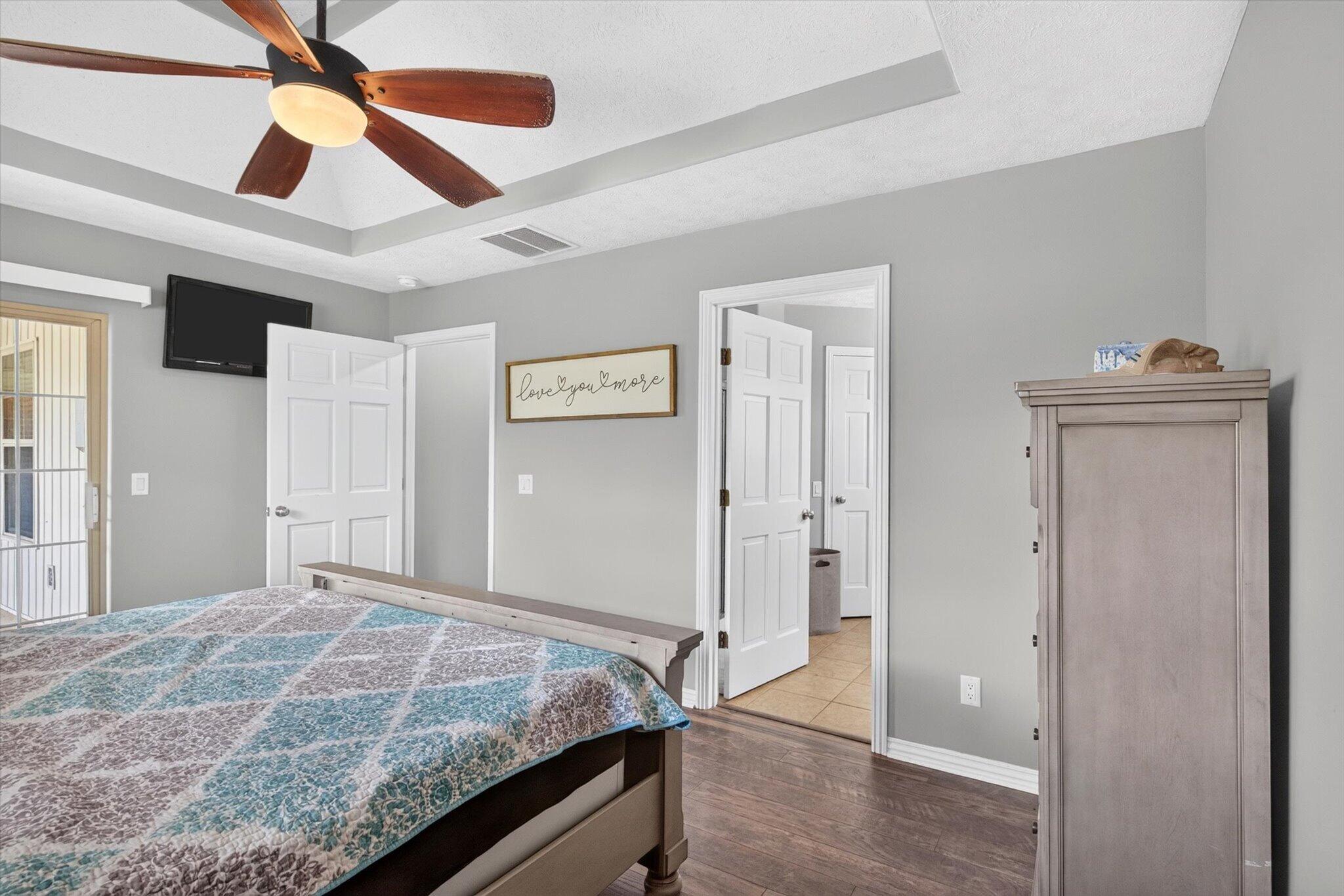 608 South Cully Avenue Property Photo 18