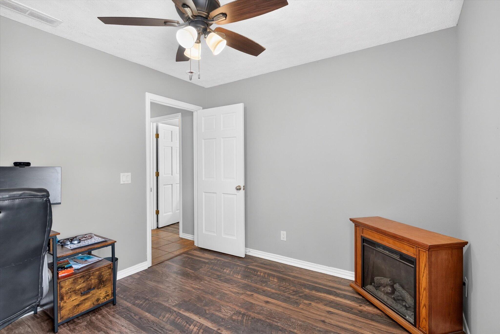 608 South Cully Avenue Property Photo 24