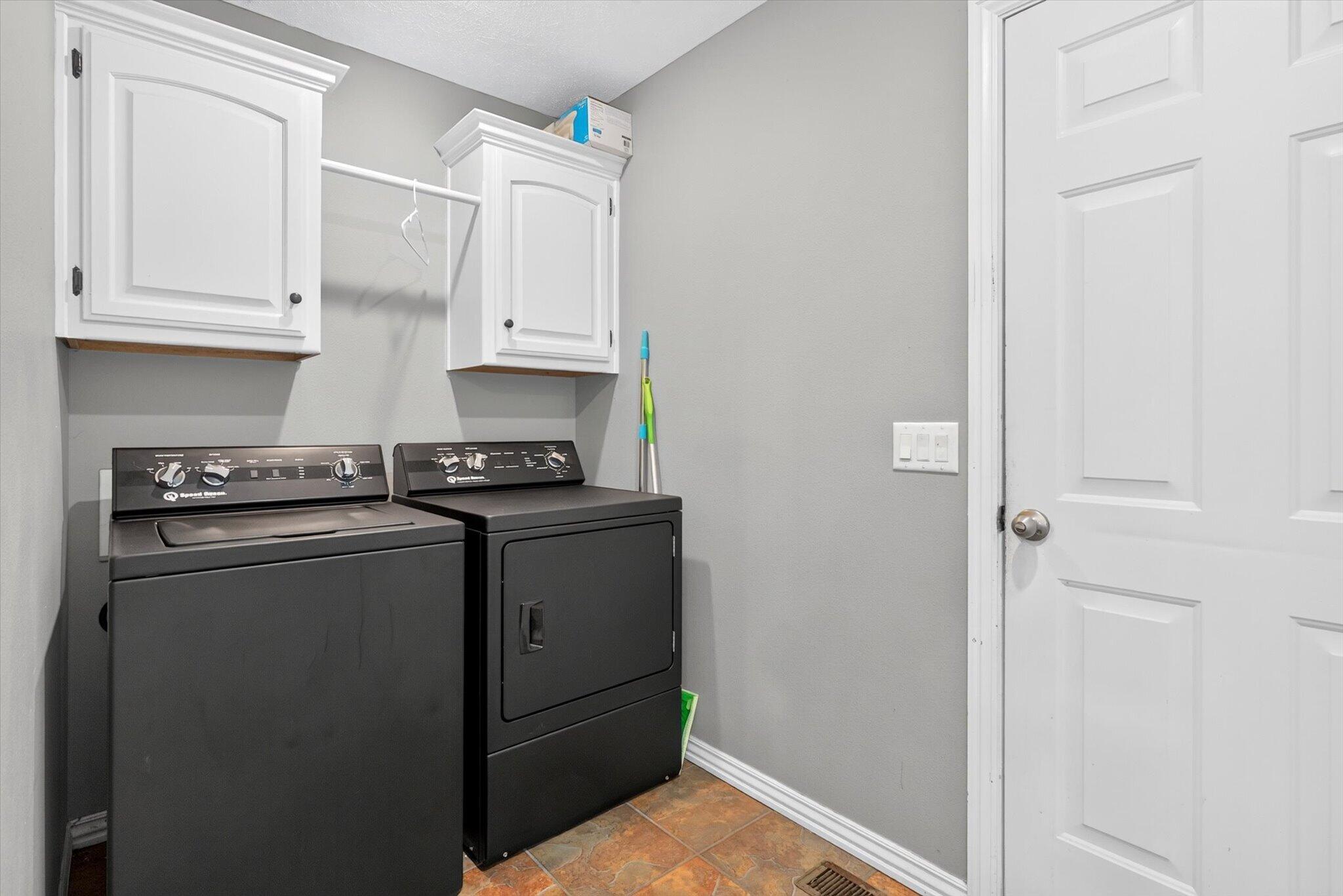 608 South Cully Avenue Property Photo 25
