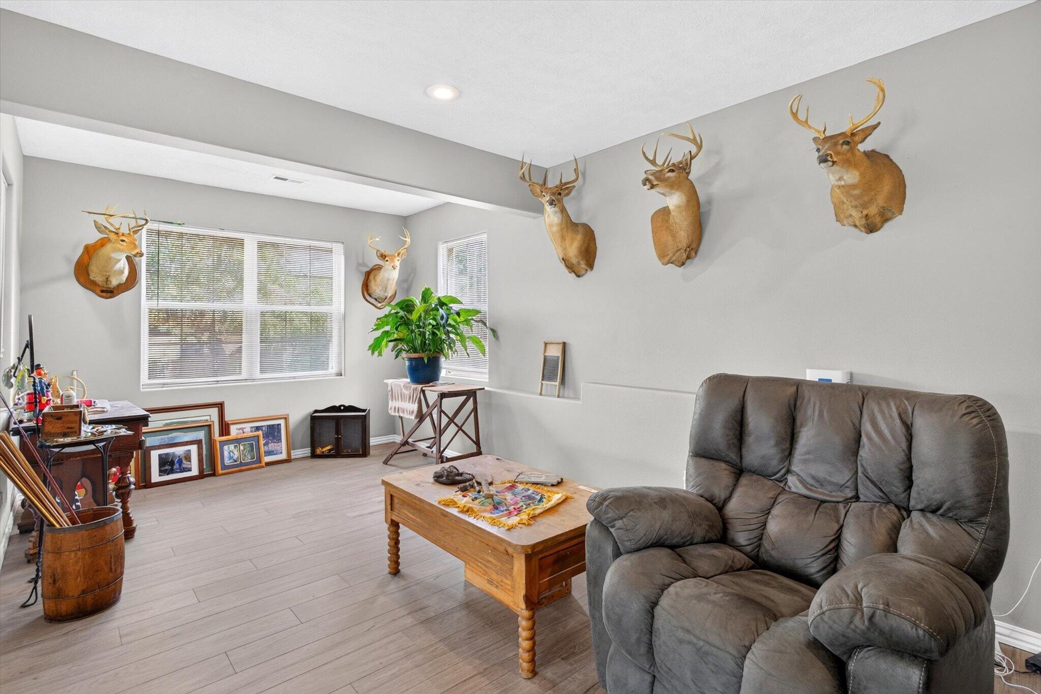 608 South Cully Avenue Property Photo 28