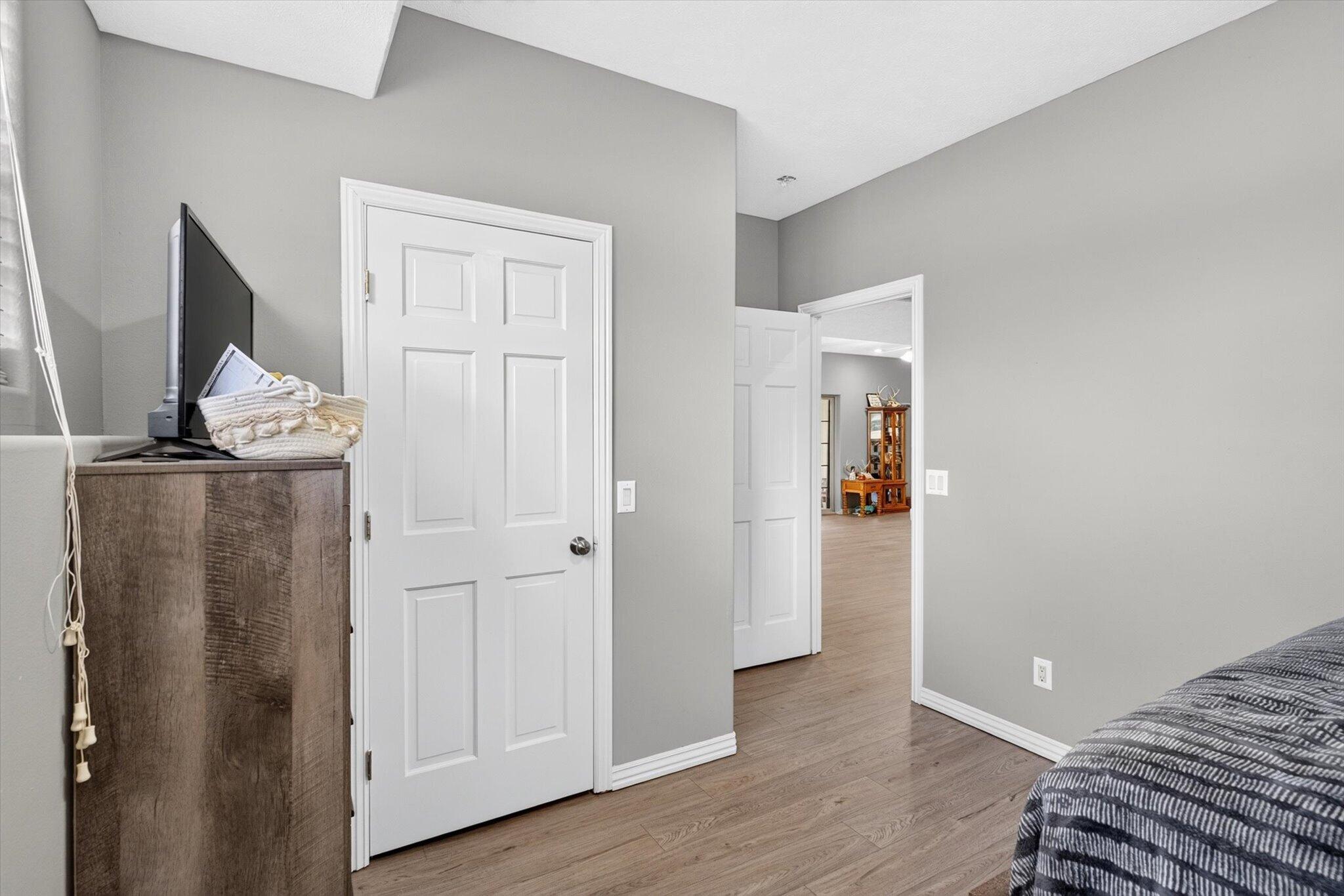 608 South Cully Avenue Property Photo 33