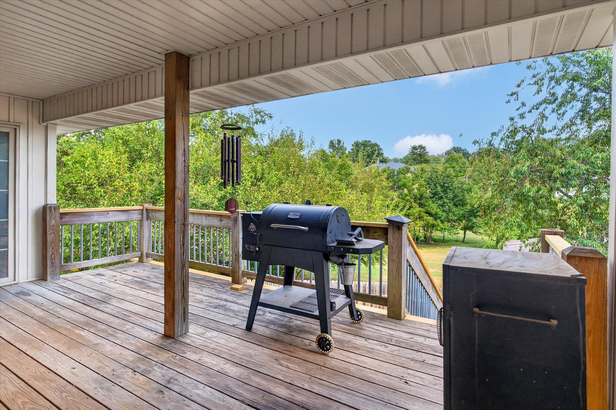 608 South Cully Avenue Property Photo 35