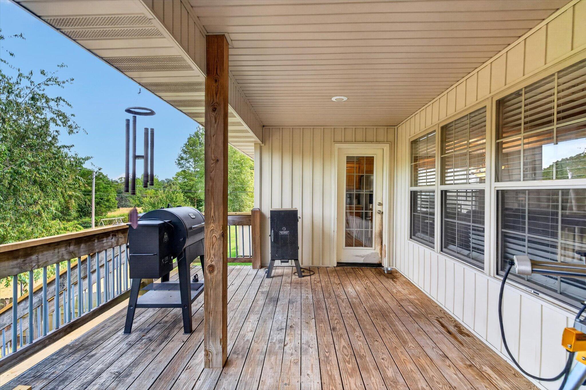 608 South Cully Avenue Property Photo 36