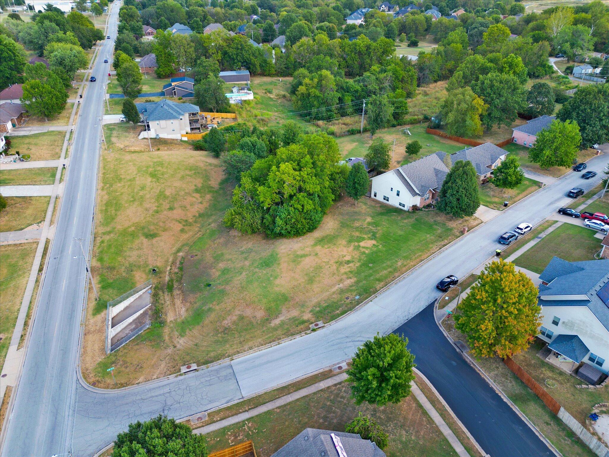 608 South Cully Avenue Property Photo 43