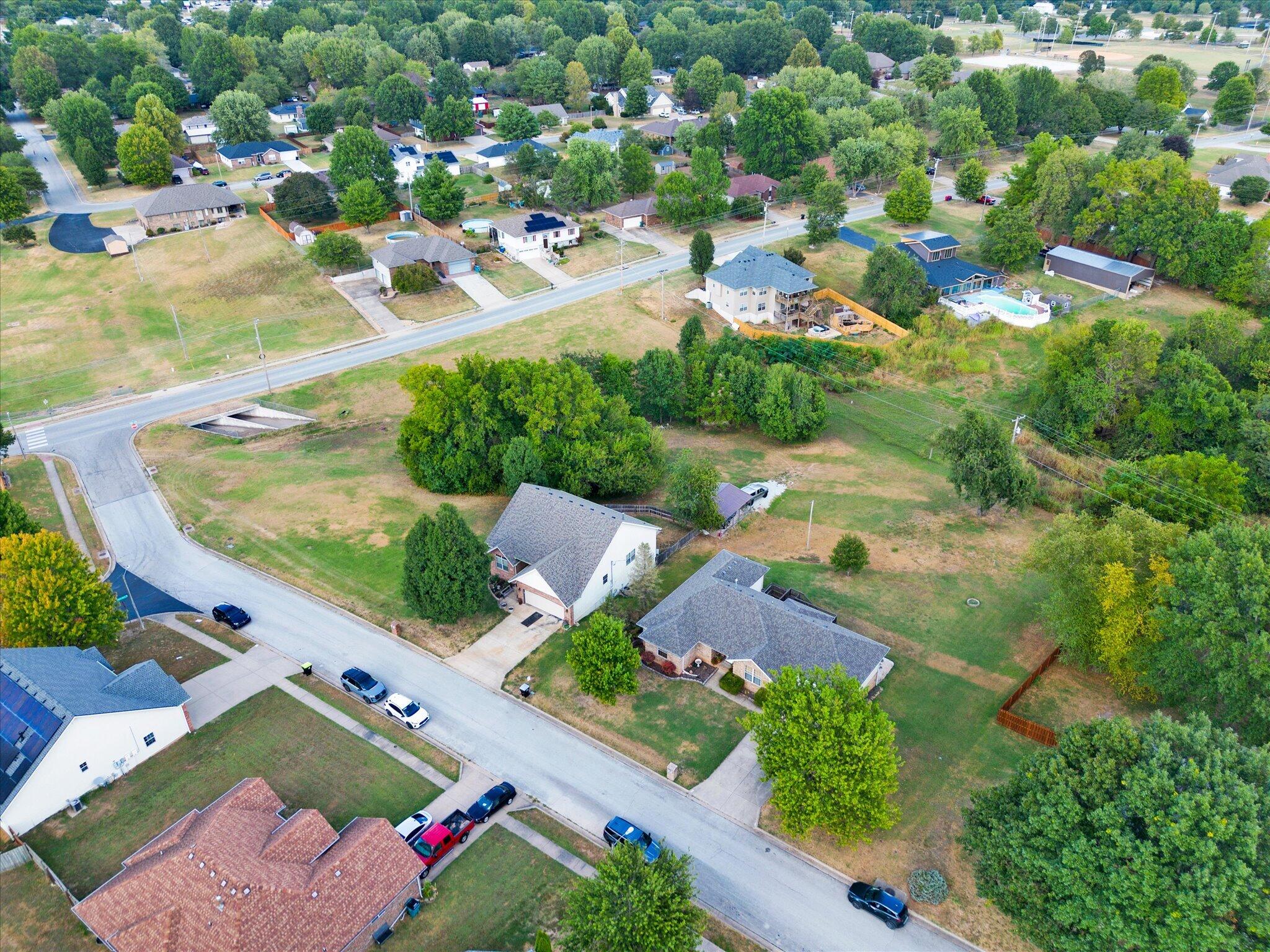 608 South Cully Avenue Property Photo 44