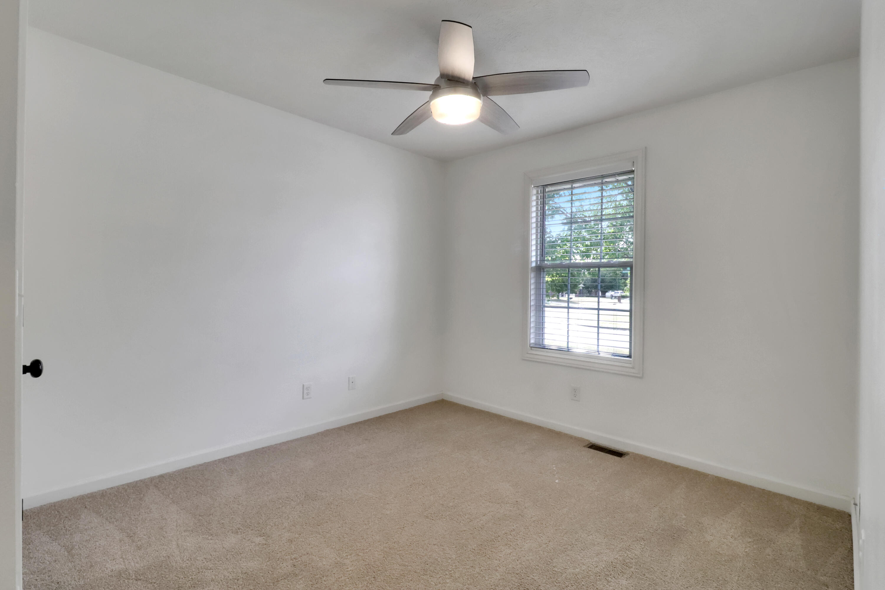 4833 North Kensington Drive Property Photo 24