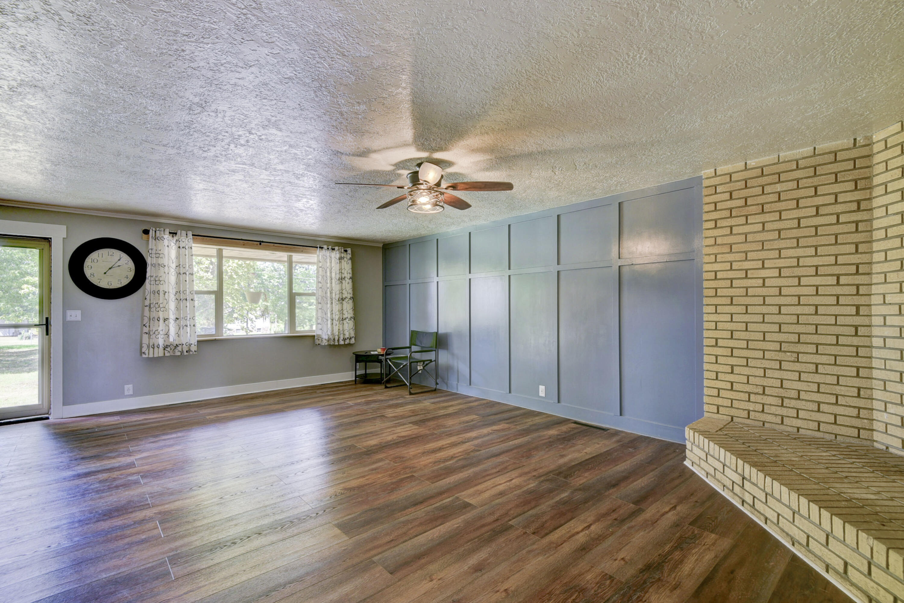 412 South Old Wire Road Property Photo 6