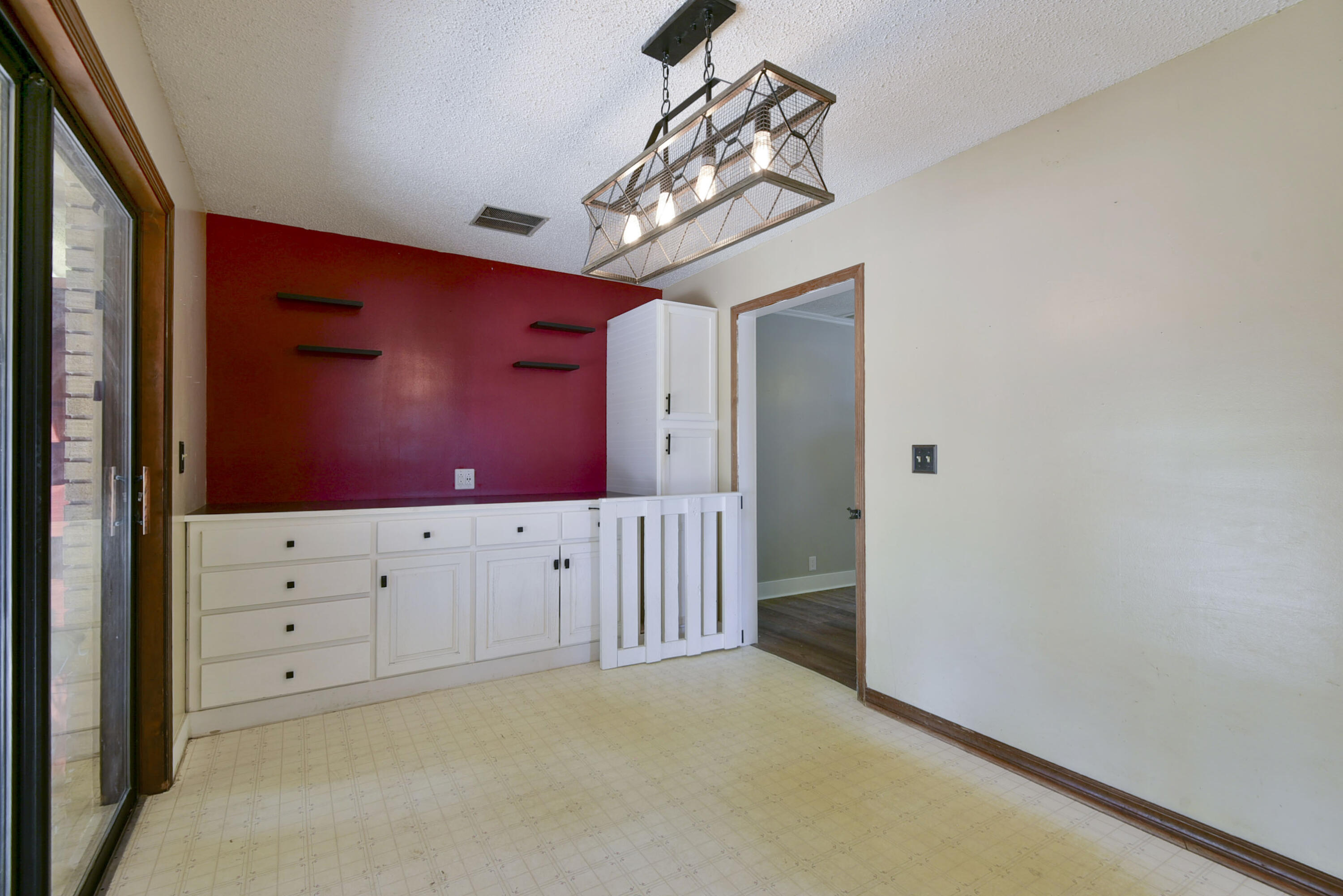 412 South Old Wire Road Property Photo 8