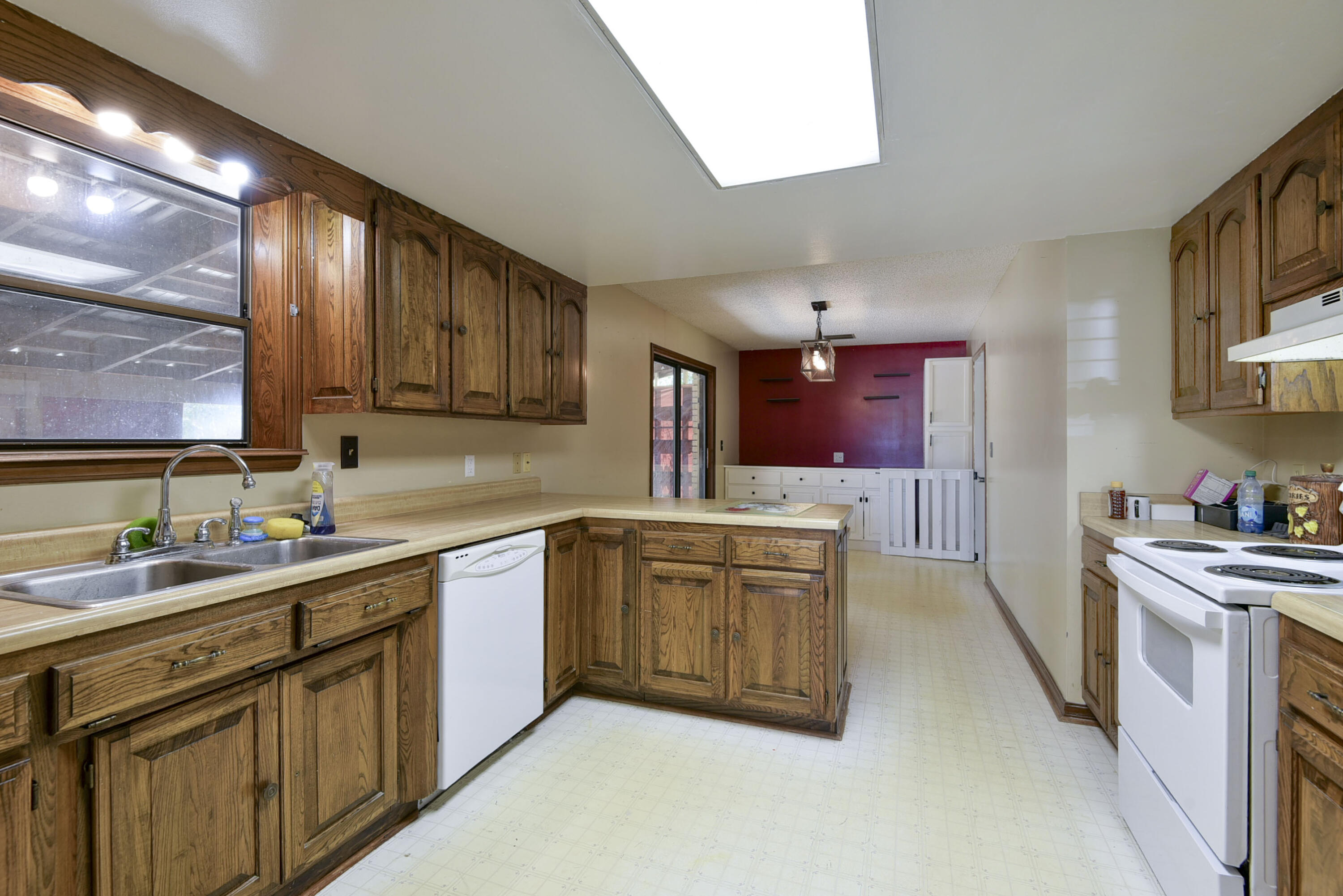 412 South Old Wire Road Property Photo 11