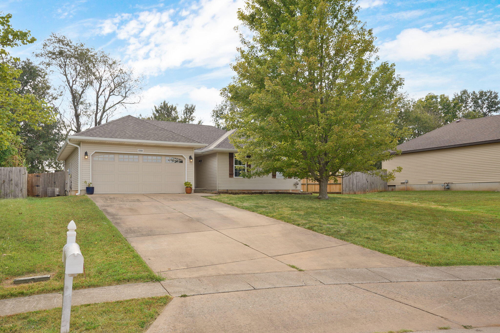 1560 South Timbercreek Avenue Property Photo 3