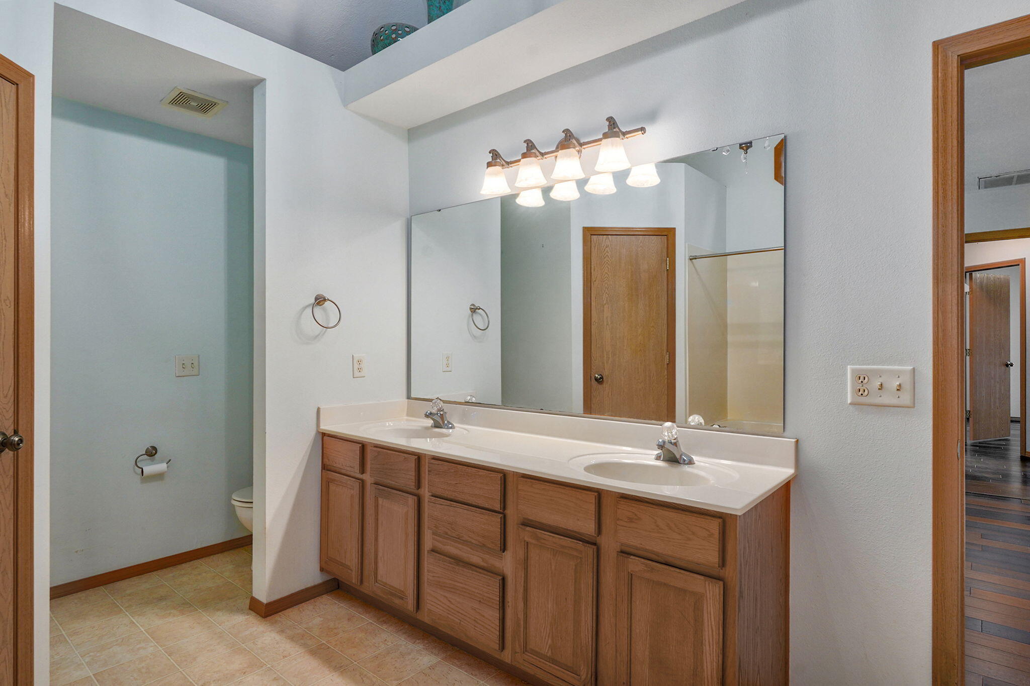 1560 South Timbercreek Avenue Property Photo 19