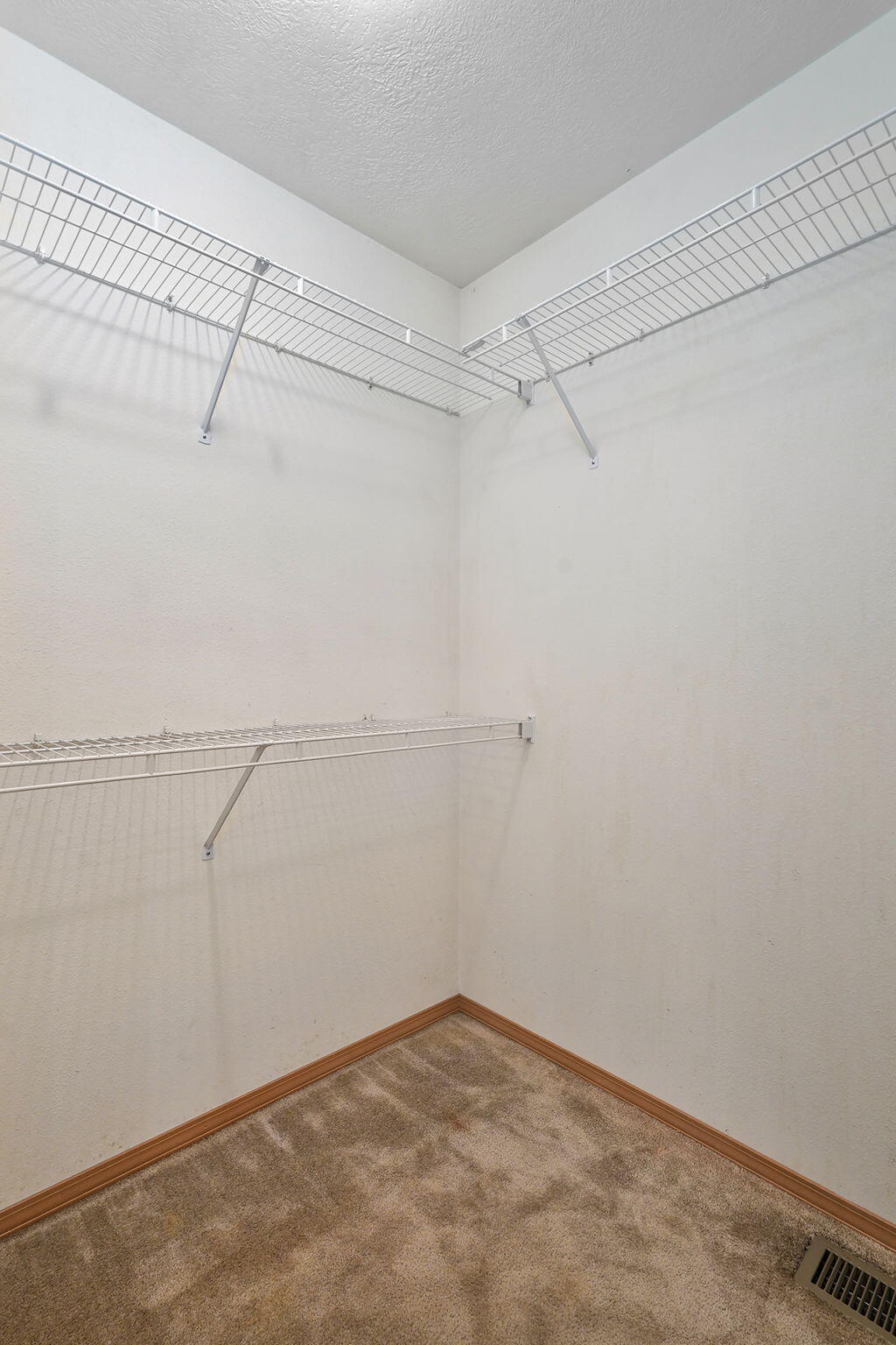 1560 South Timbercreek Avenue Property Photo 20