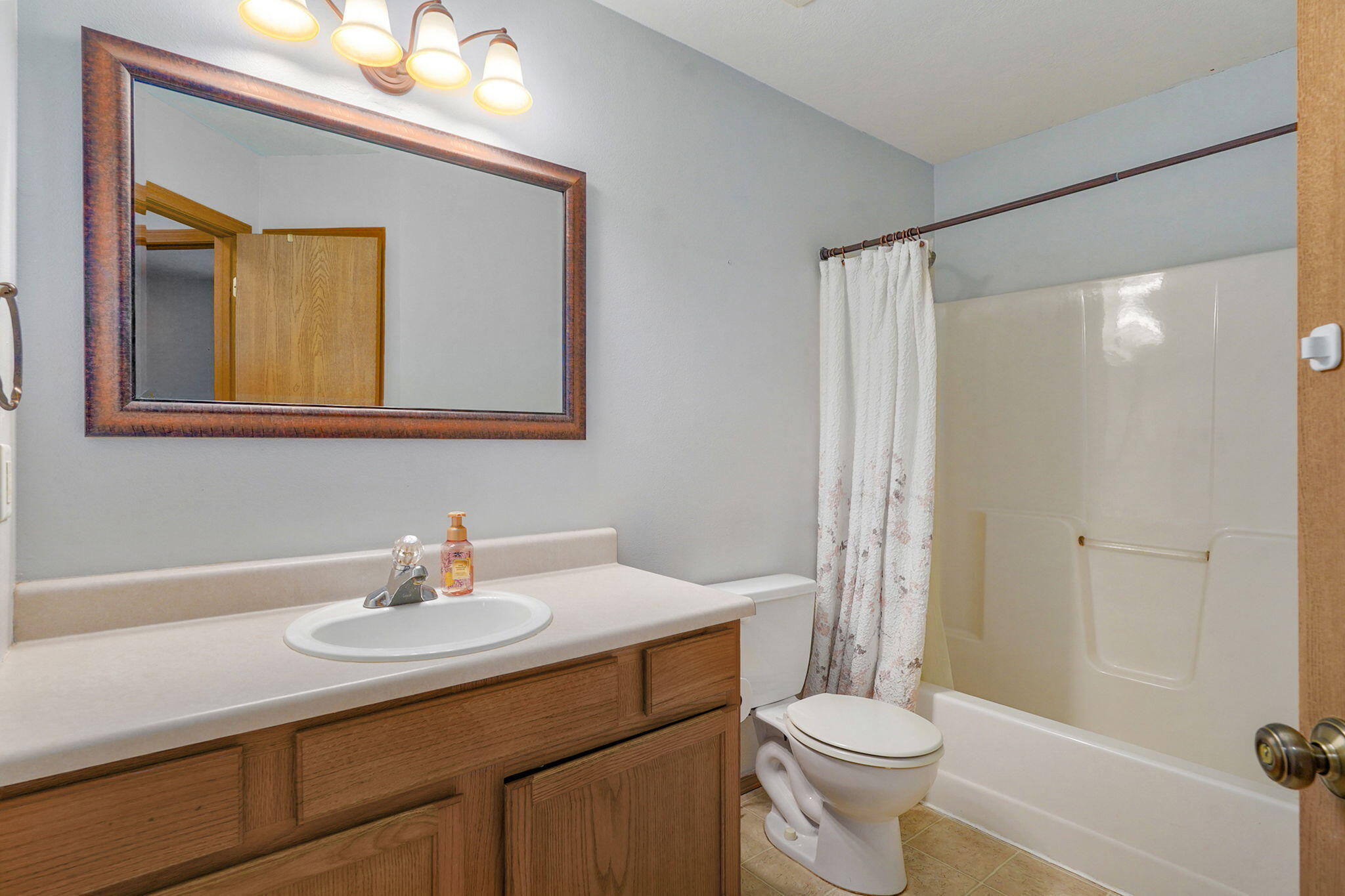 1560 South Timbercreek Avenue Property Photo 23