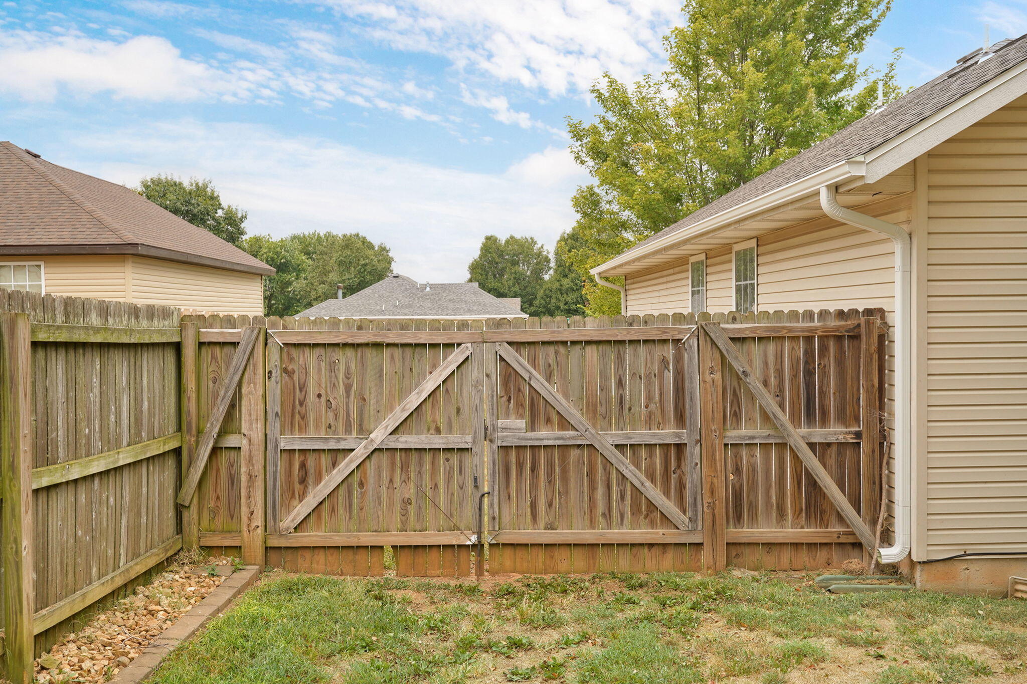 1560 South Timbercreek Avenue Property Photo 30