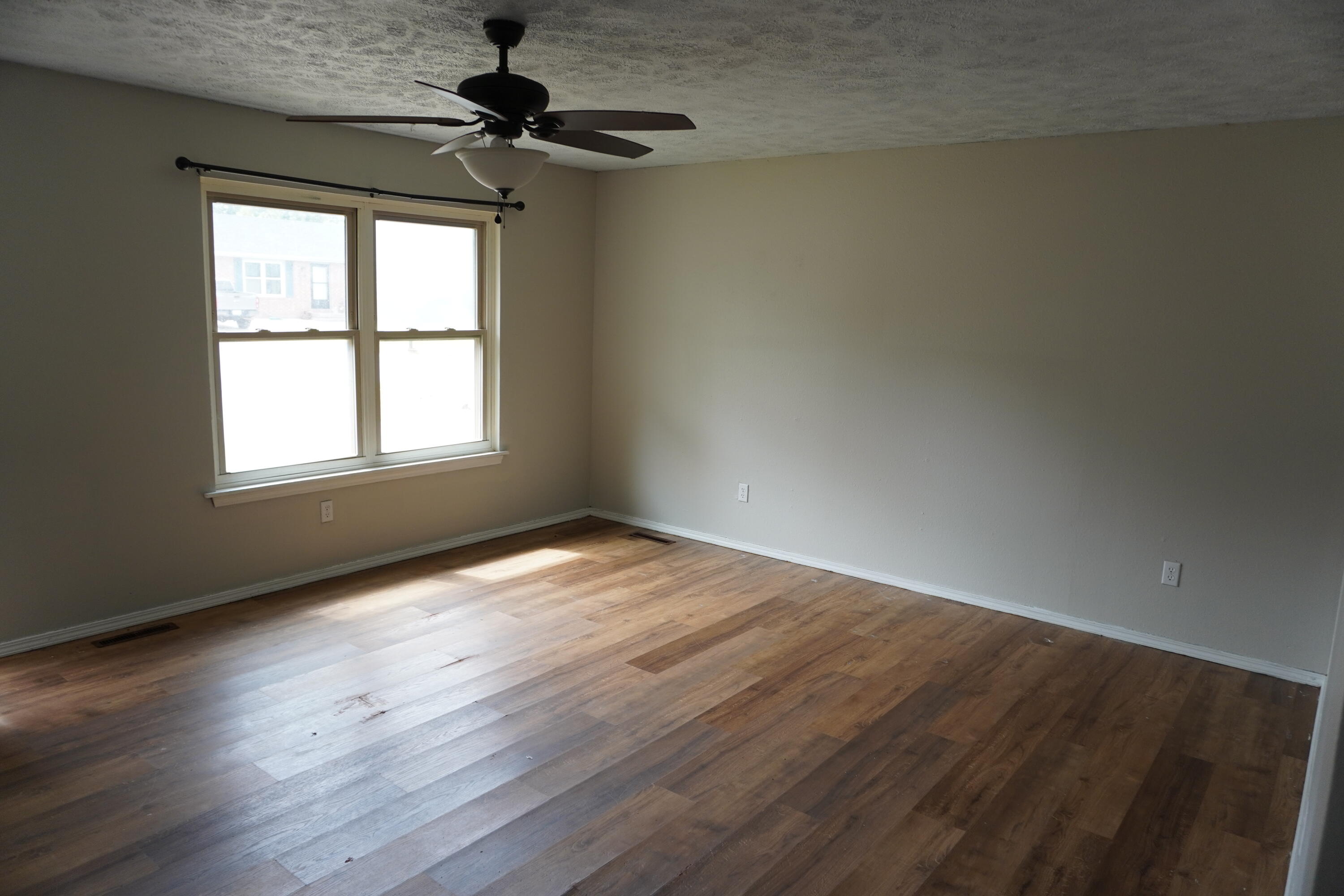1003 East Parkview Street Property Photo 3