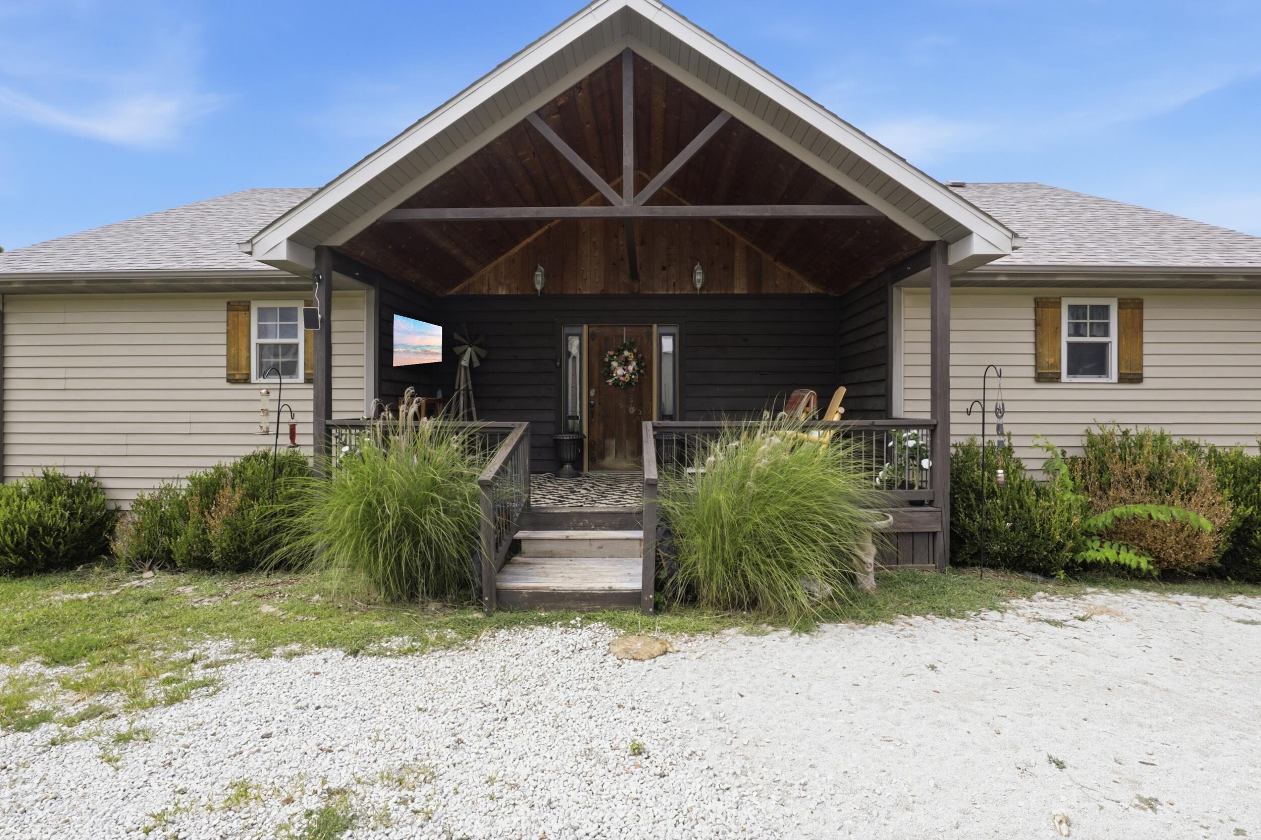 16464 100 Property Photo 3