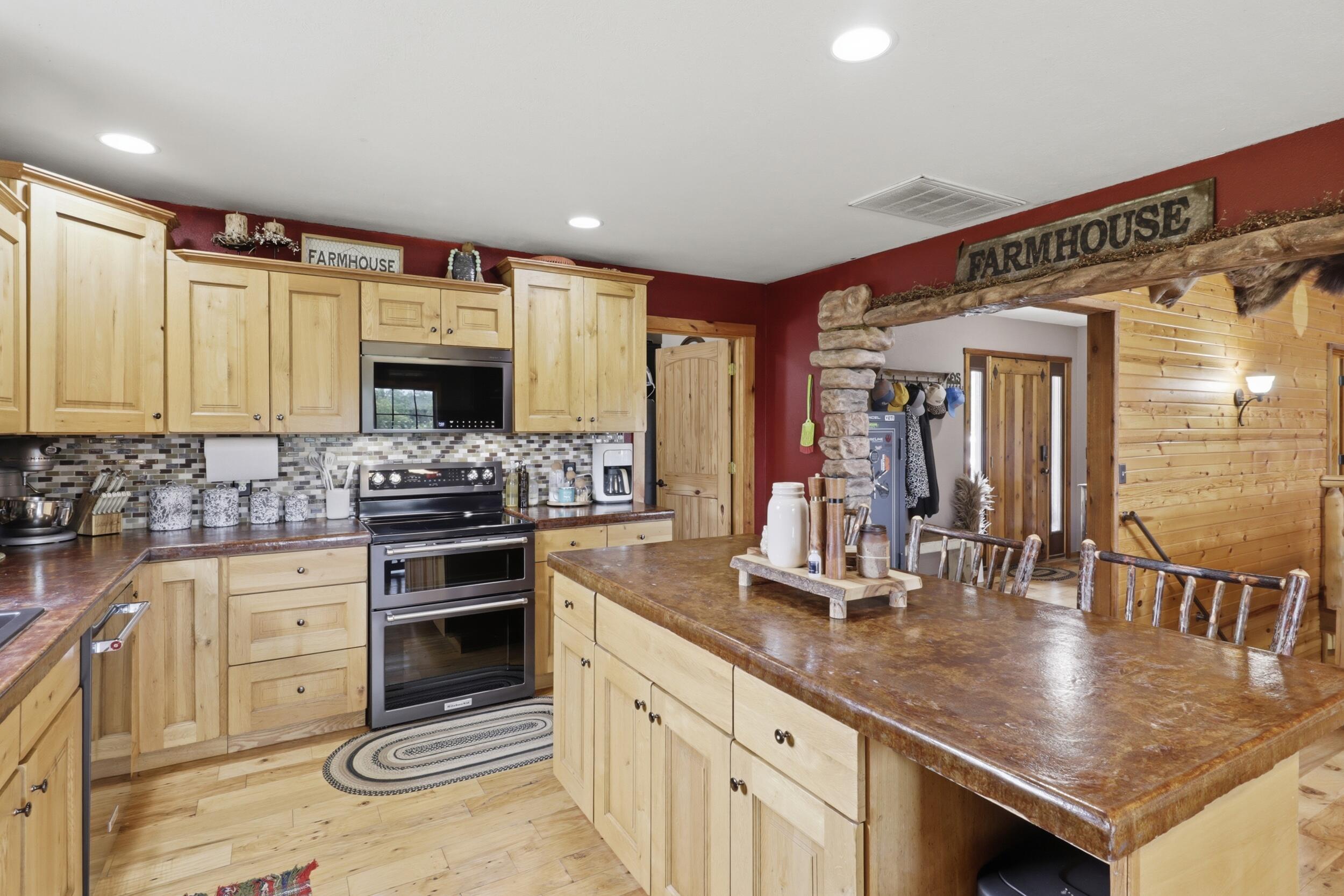 16464 100 Property Photo 11