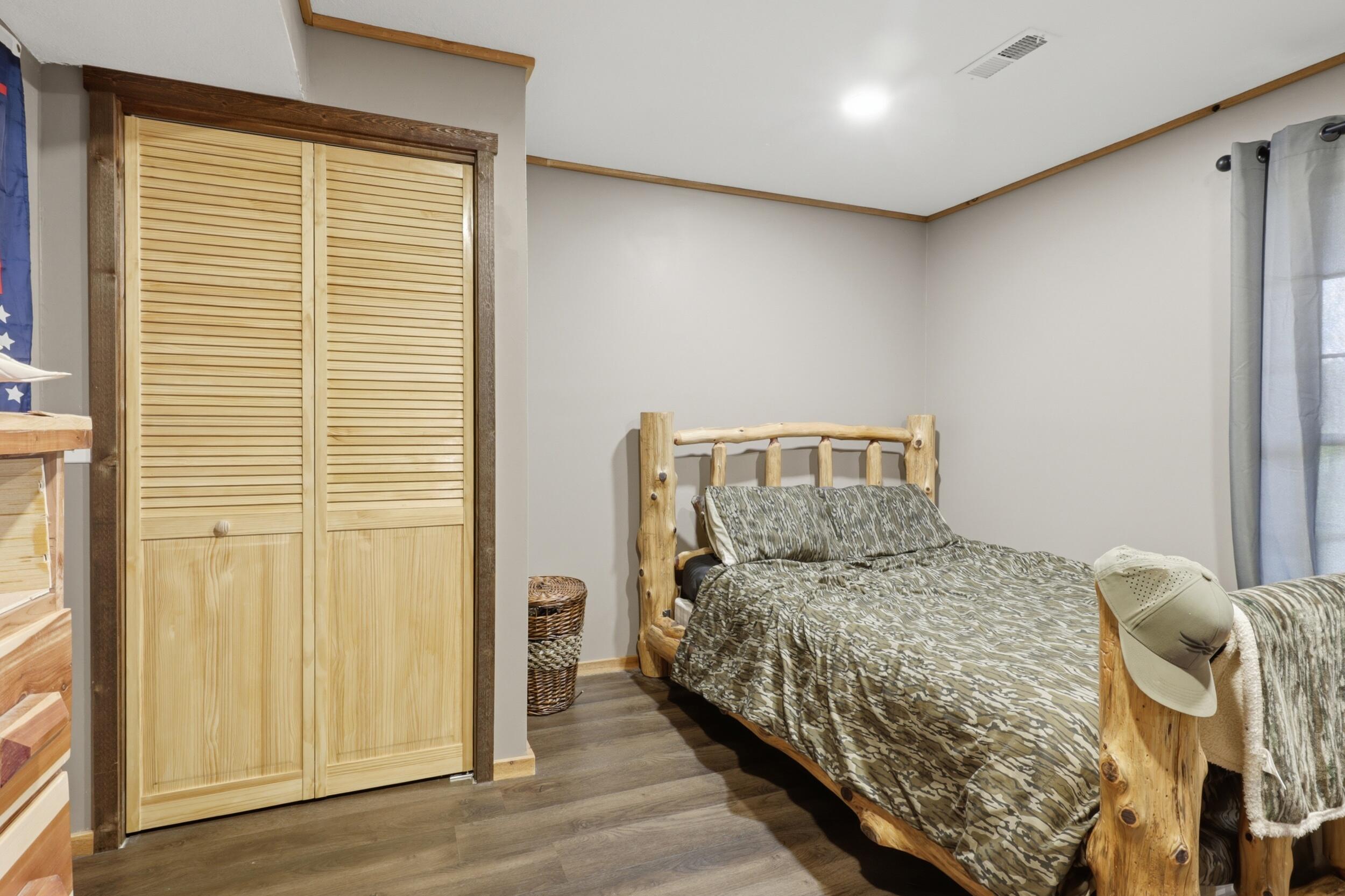 16464 100 Property Photo 30