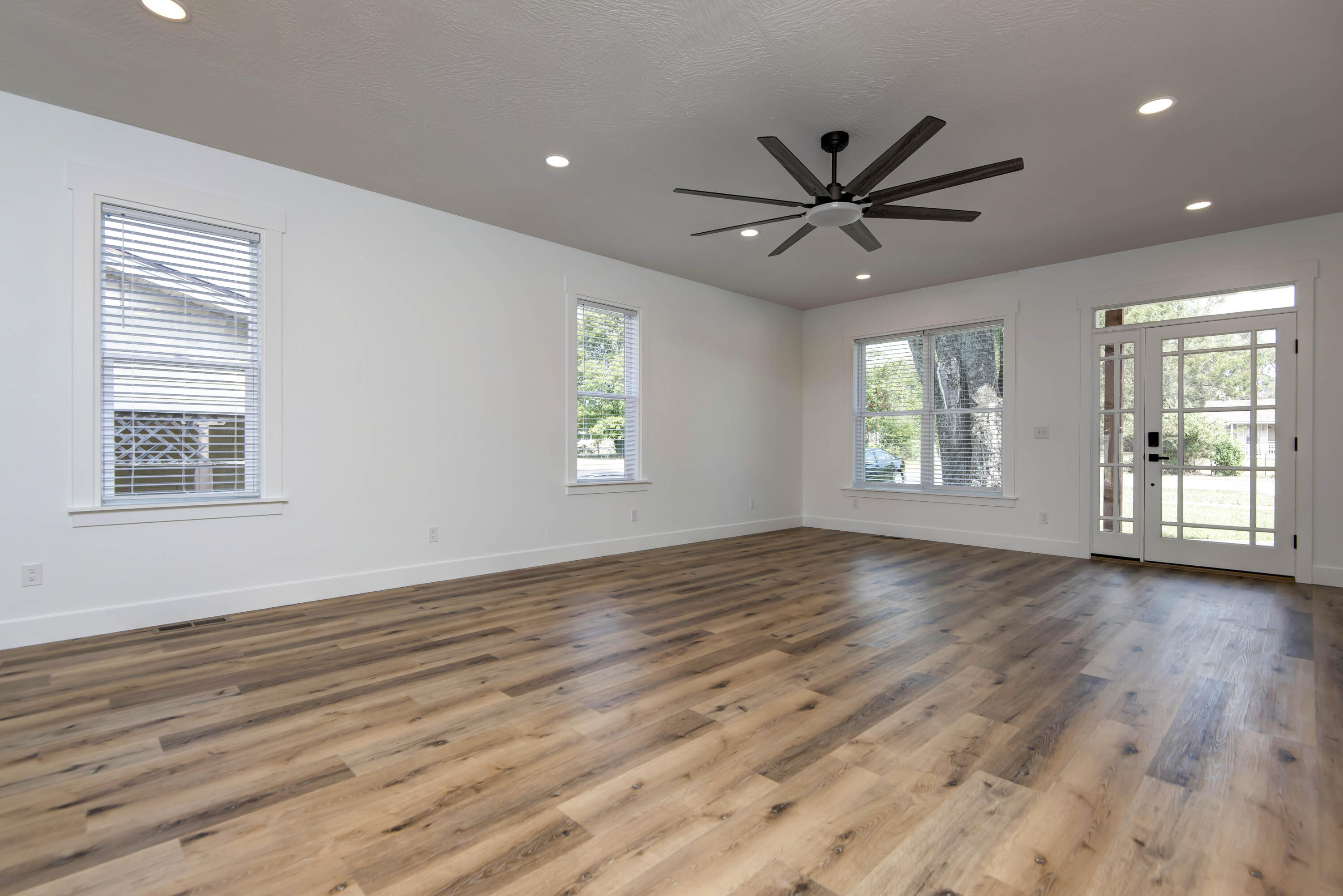 2930 West Olive Street Property Photo 4