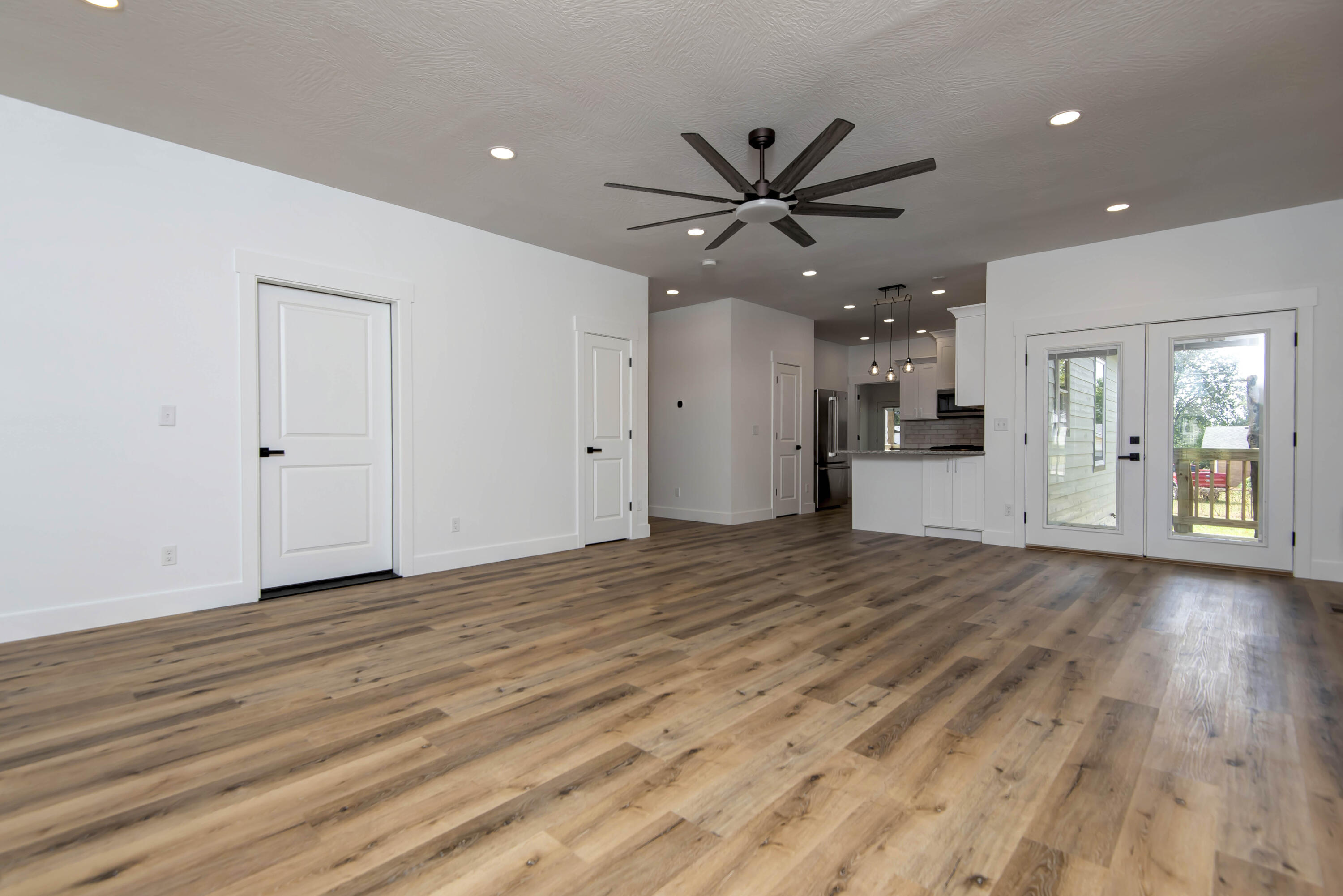 2930 West Olive Street Property Photo 6