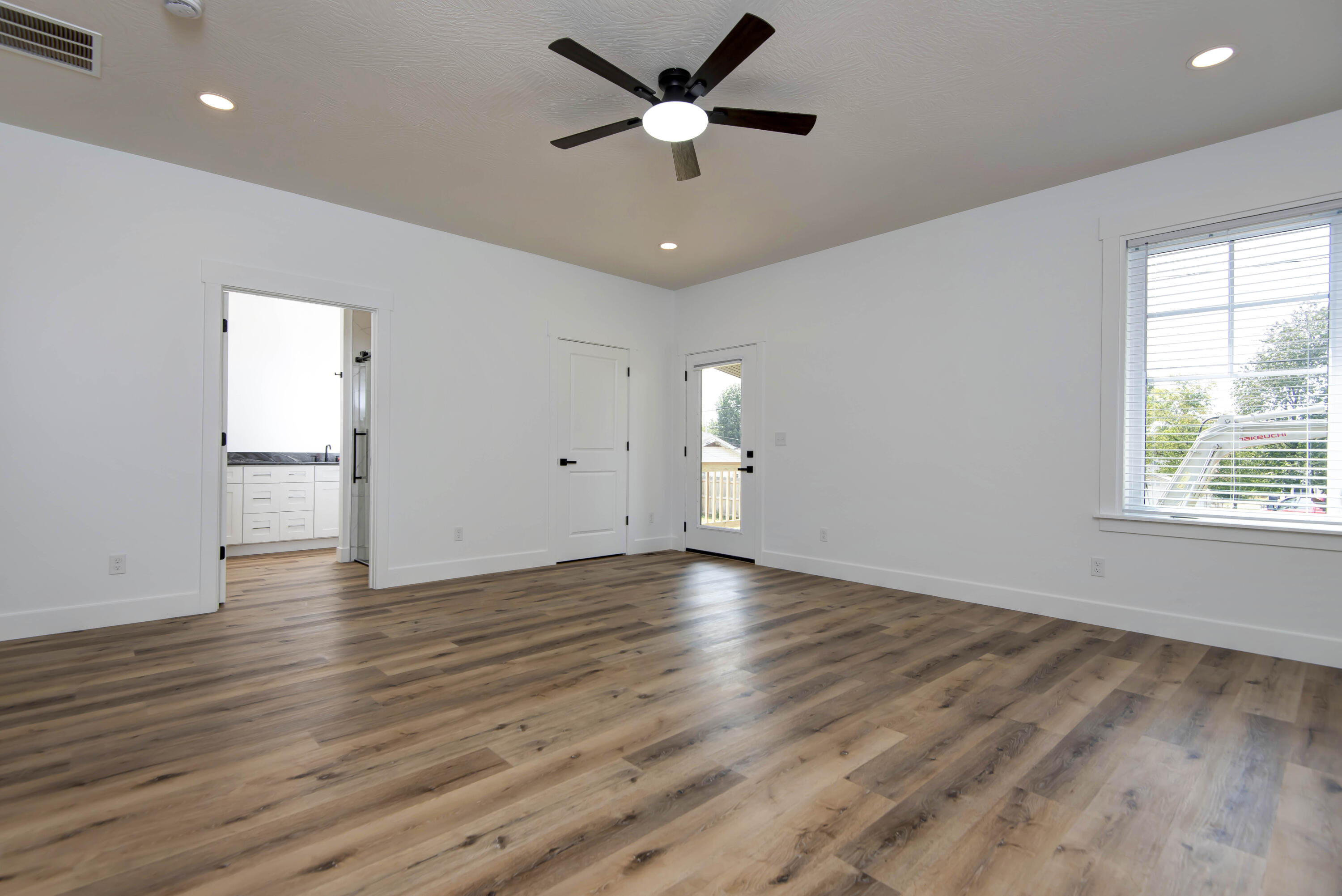 2930 West Olive Street Property Photo 16