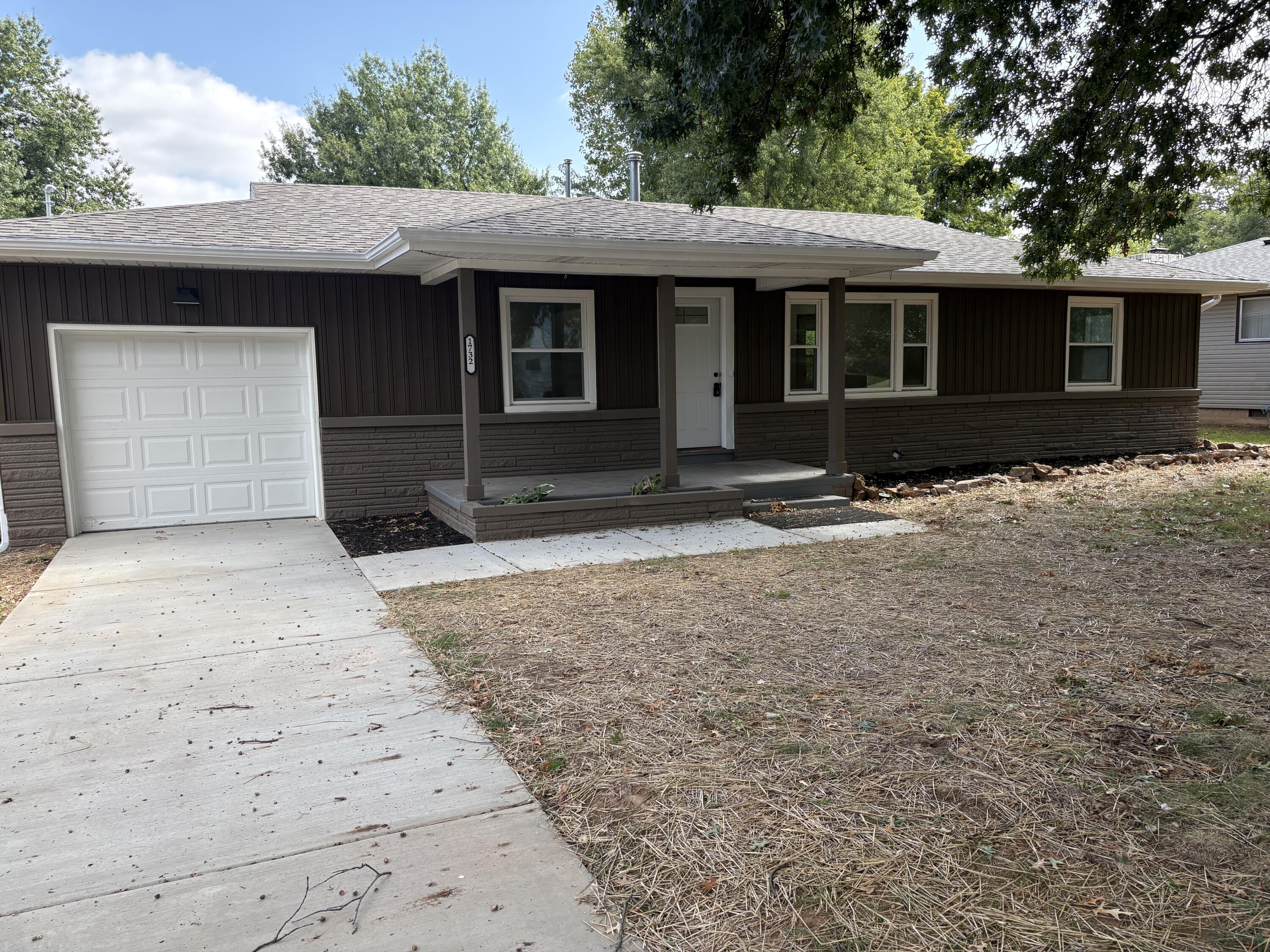 1732 South Lancaster Avenue Property Photo 1