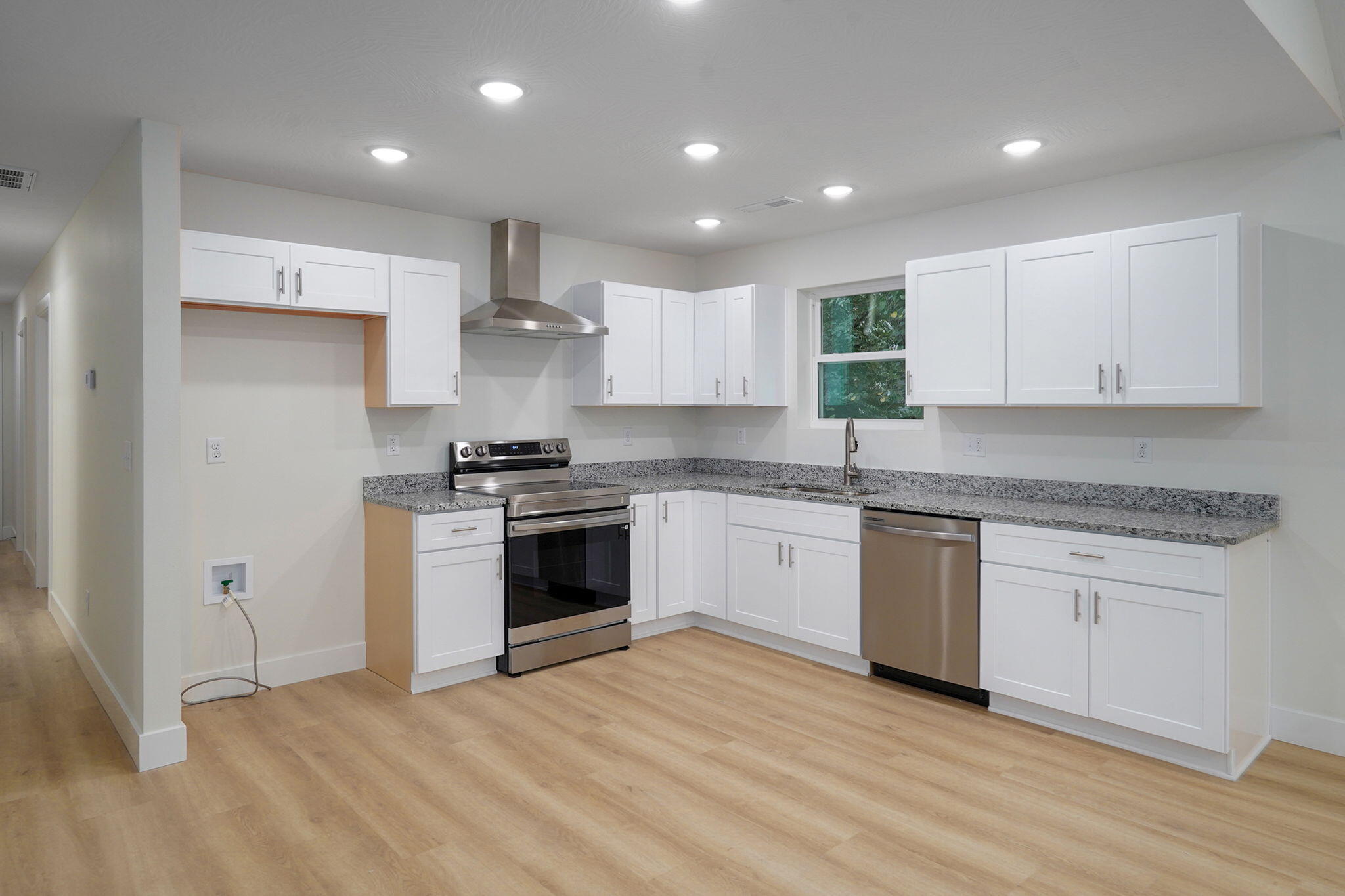 3307 West Lombard Street Property Photo 8