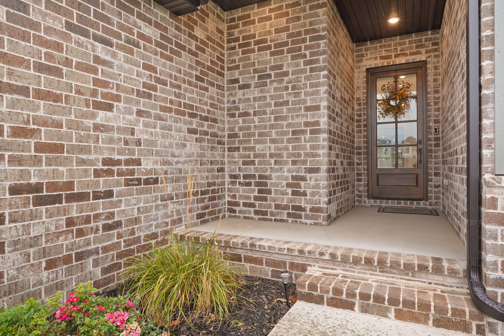 4898 South Sycamore Avenue Property Photo 5
