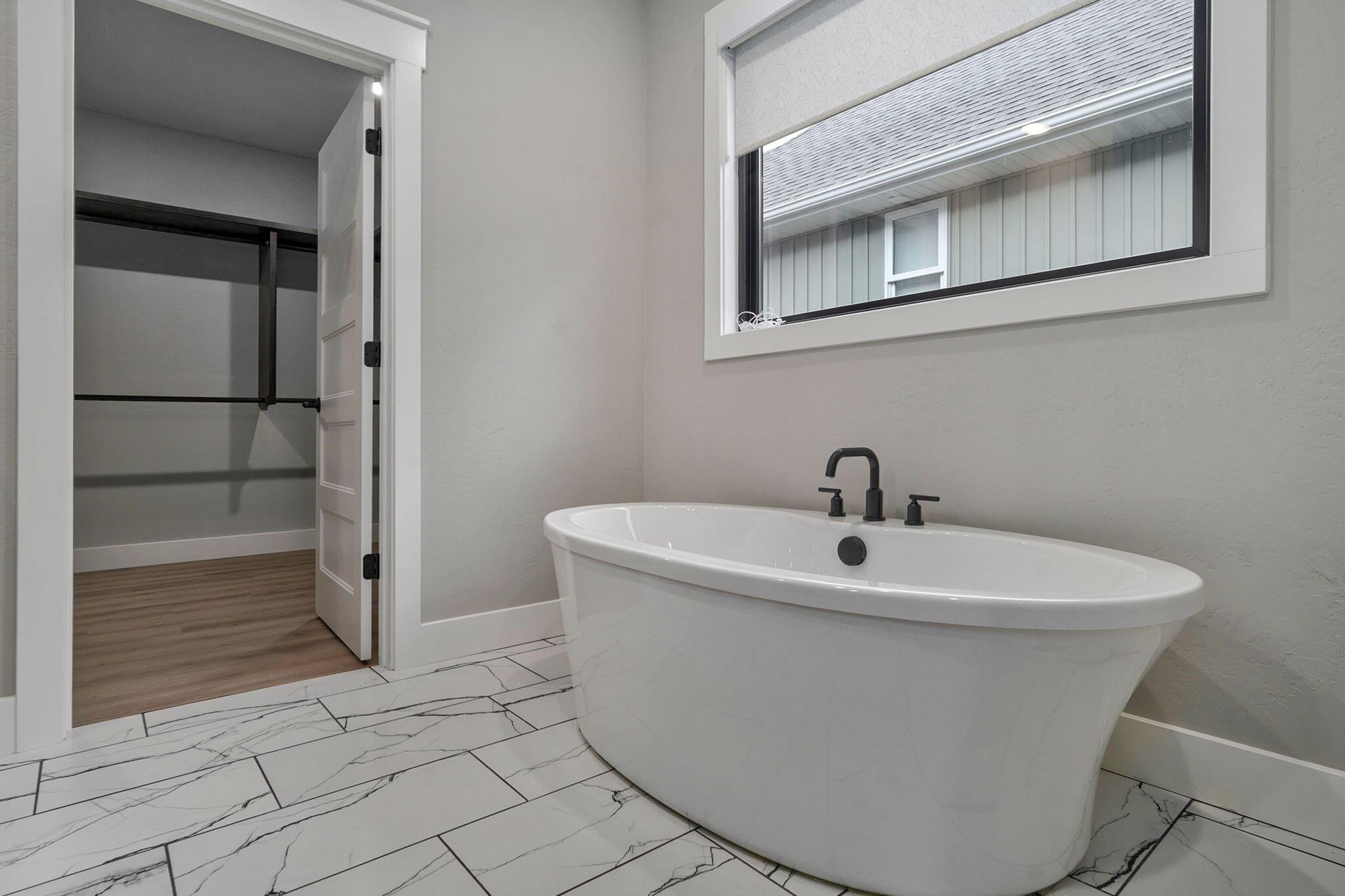 4898 South Sycamore Avenue Property Photo 23