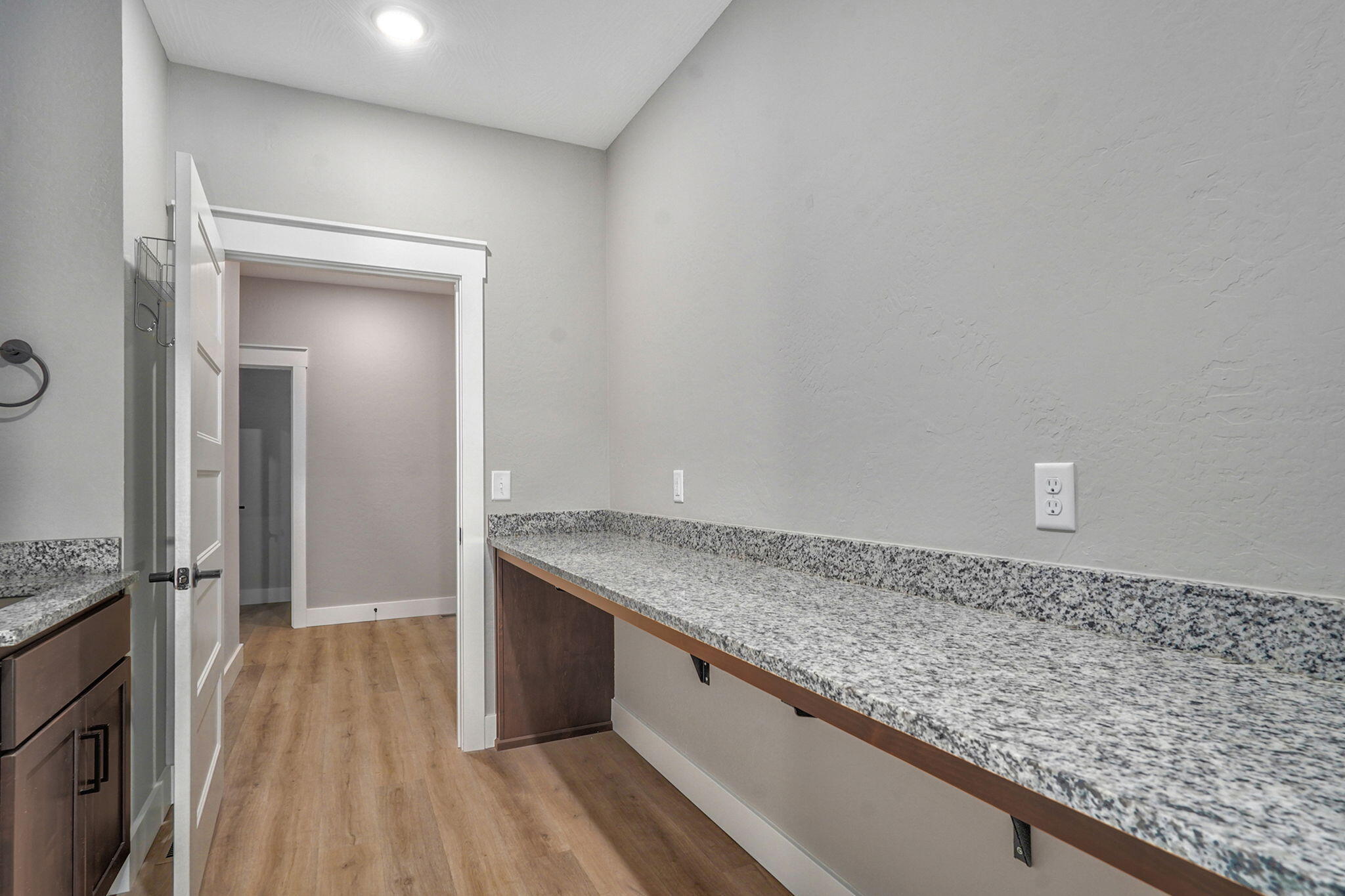 4898 South Sycamore Avenue Property Photo 25