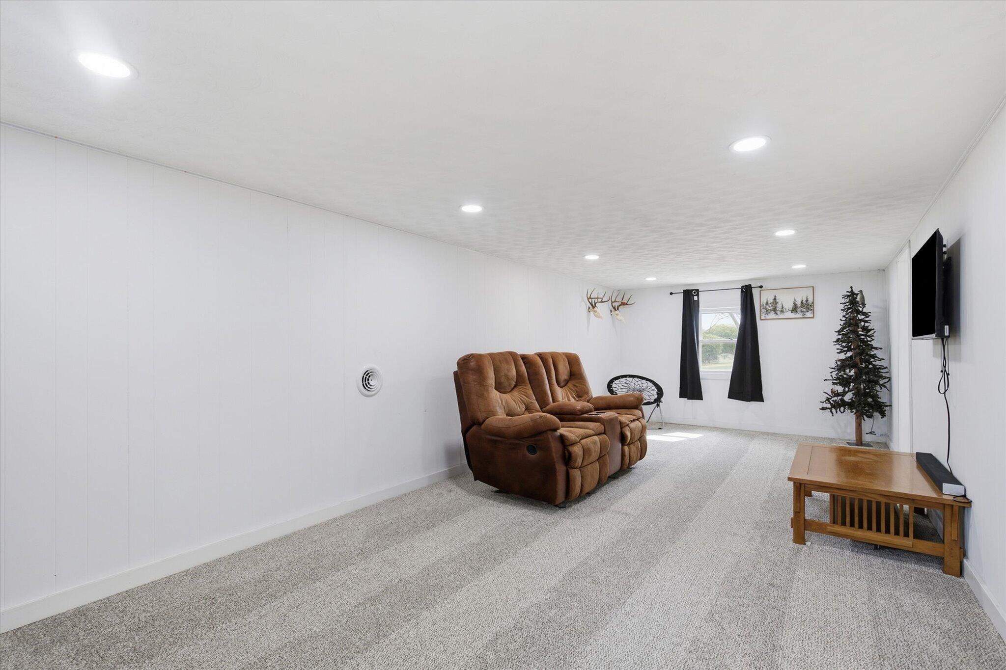 1663 Swan Lane Property Photo 13