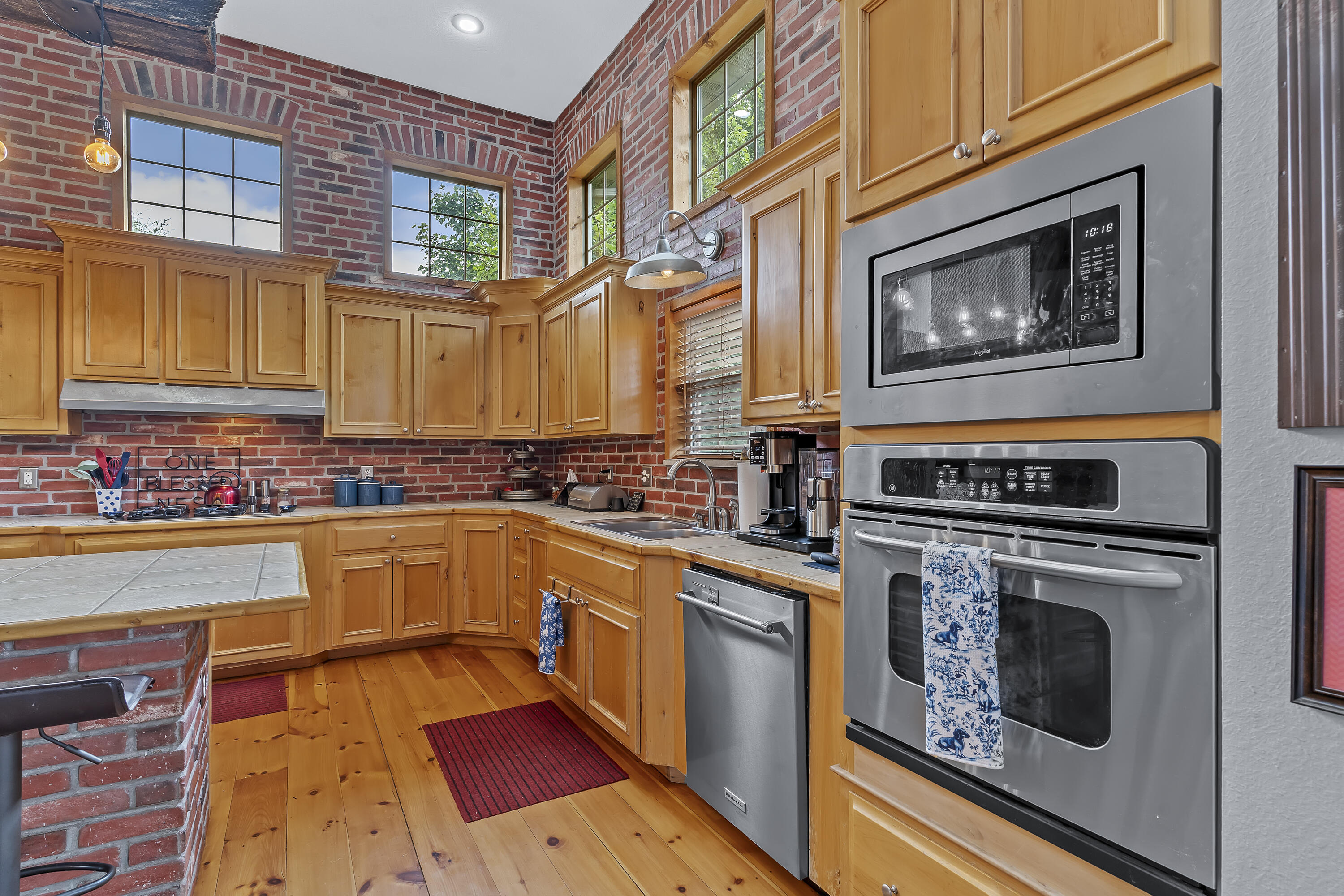 900 East Welch Street Property Photo 13
